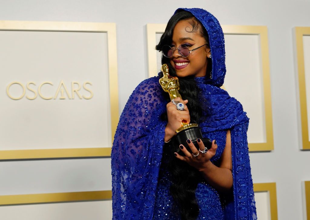 LOS ANGELES, CALIFORNIA - APRIL 25: H.E.R., winner of Best Original Song for "Fight For You" from "Judas and the Black Messiah," poses in the press room at the Oscars on Sunday, April 25, 2021, at Union Station in Los Angeles. (Photo by Chris Pizzello-Pool/Getty Images)