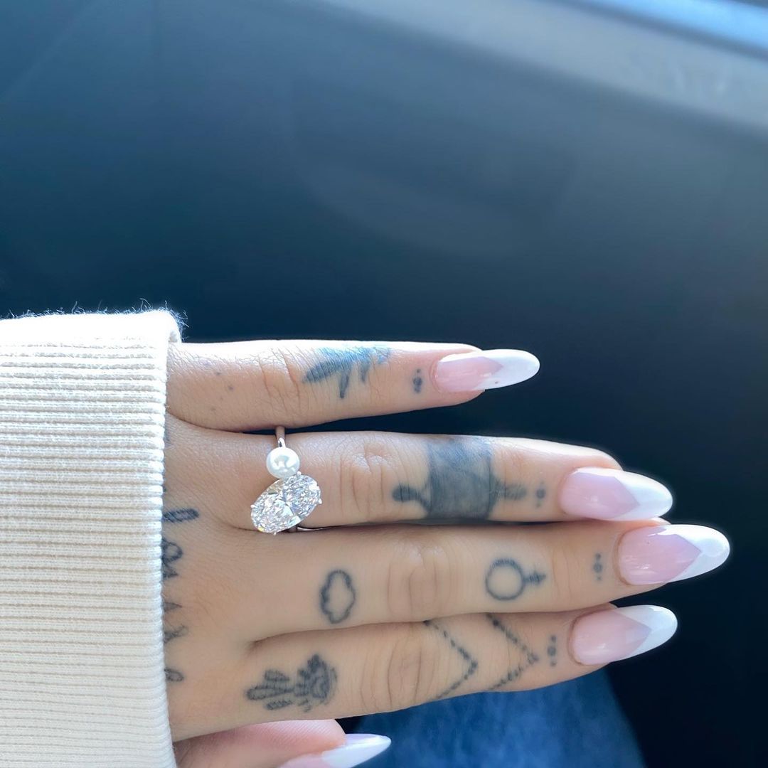 Dalton Gomez gave Ariana Grande a diamond engagement ring. | Photo: Ariana Grande's official Instagram account