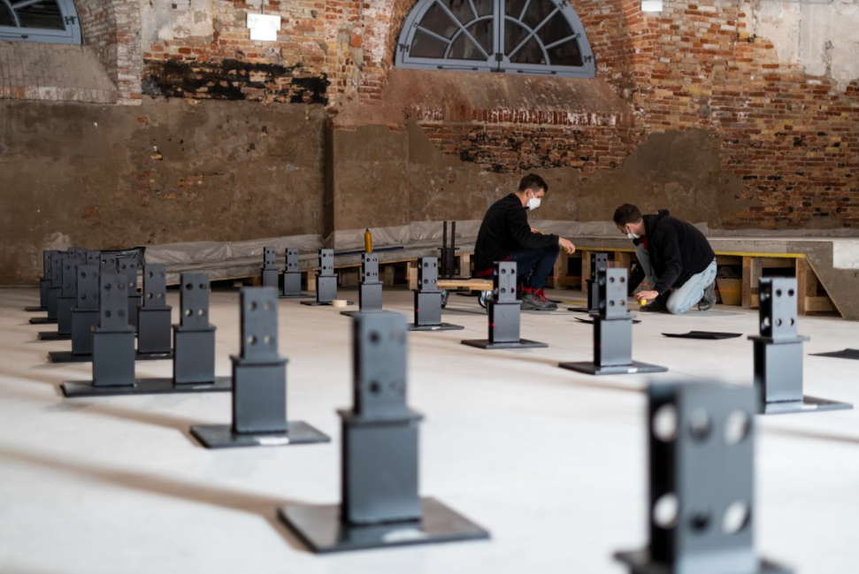 Metal footings construction in Venice