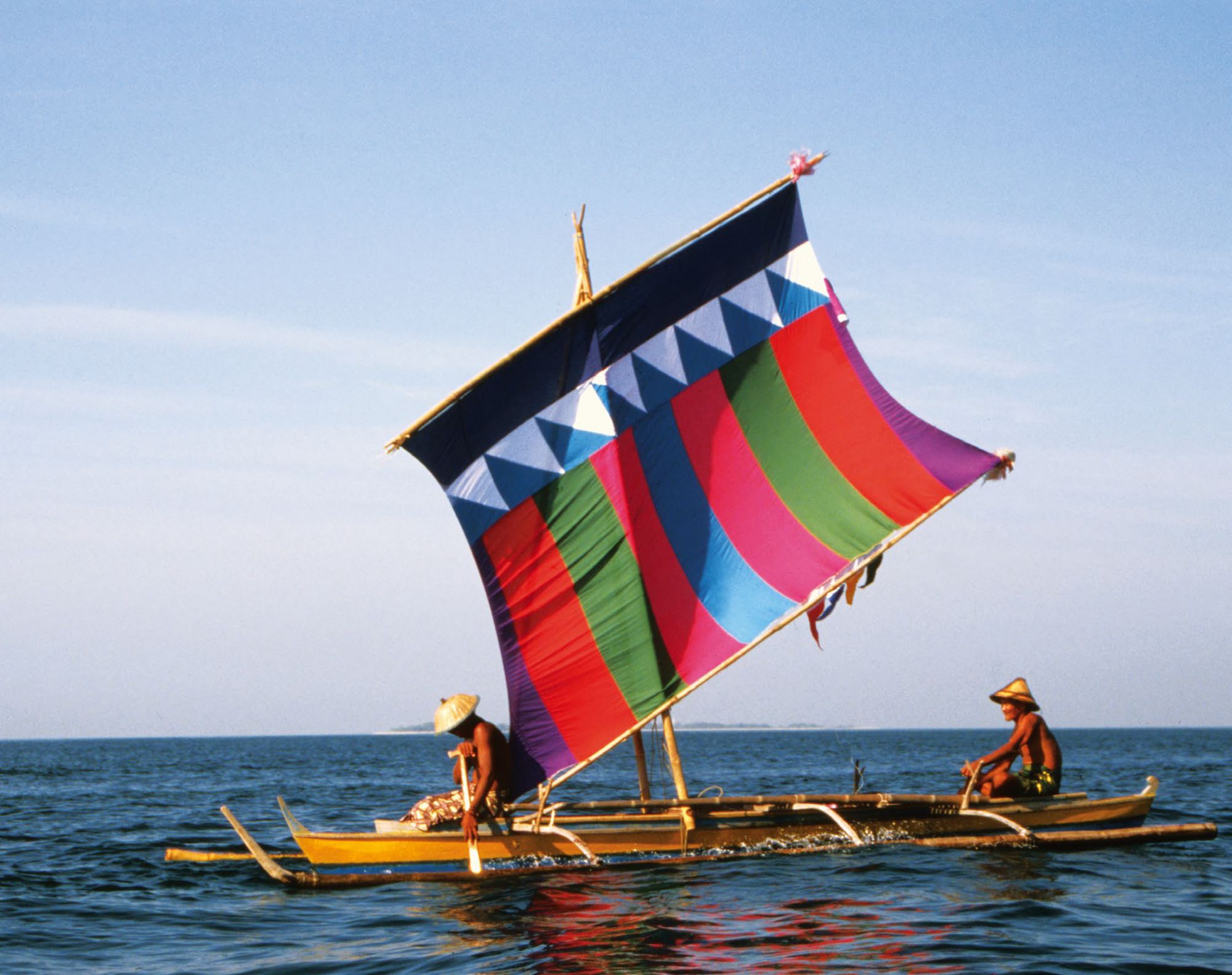 Predominantly seen in Zamboanga, Basilan and other parts of Mindanao, the vinta is a traditional outrigger boat characterised by colourful rectangular sails