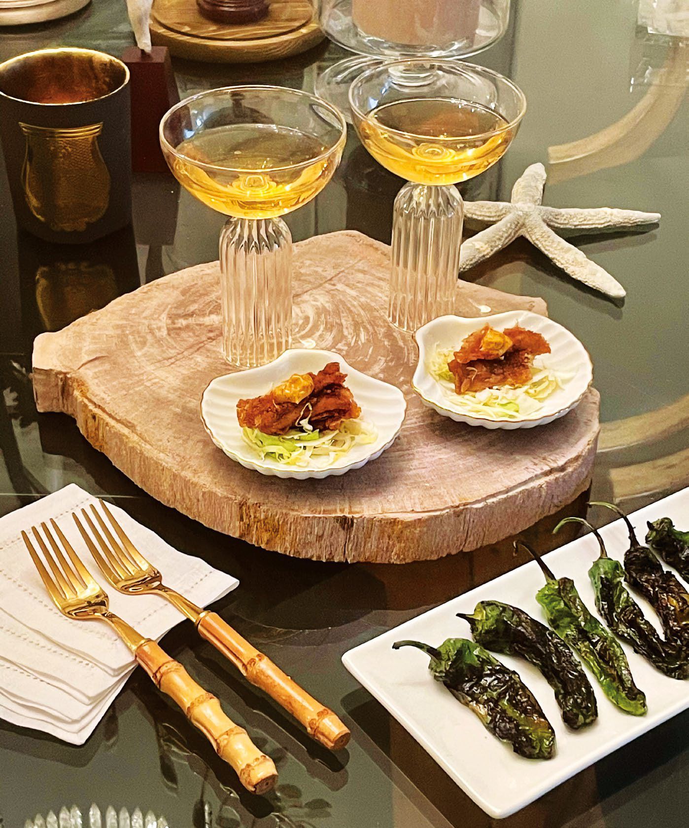 Natural details such as shells and bamboo echo a tropical feel