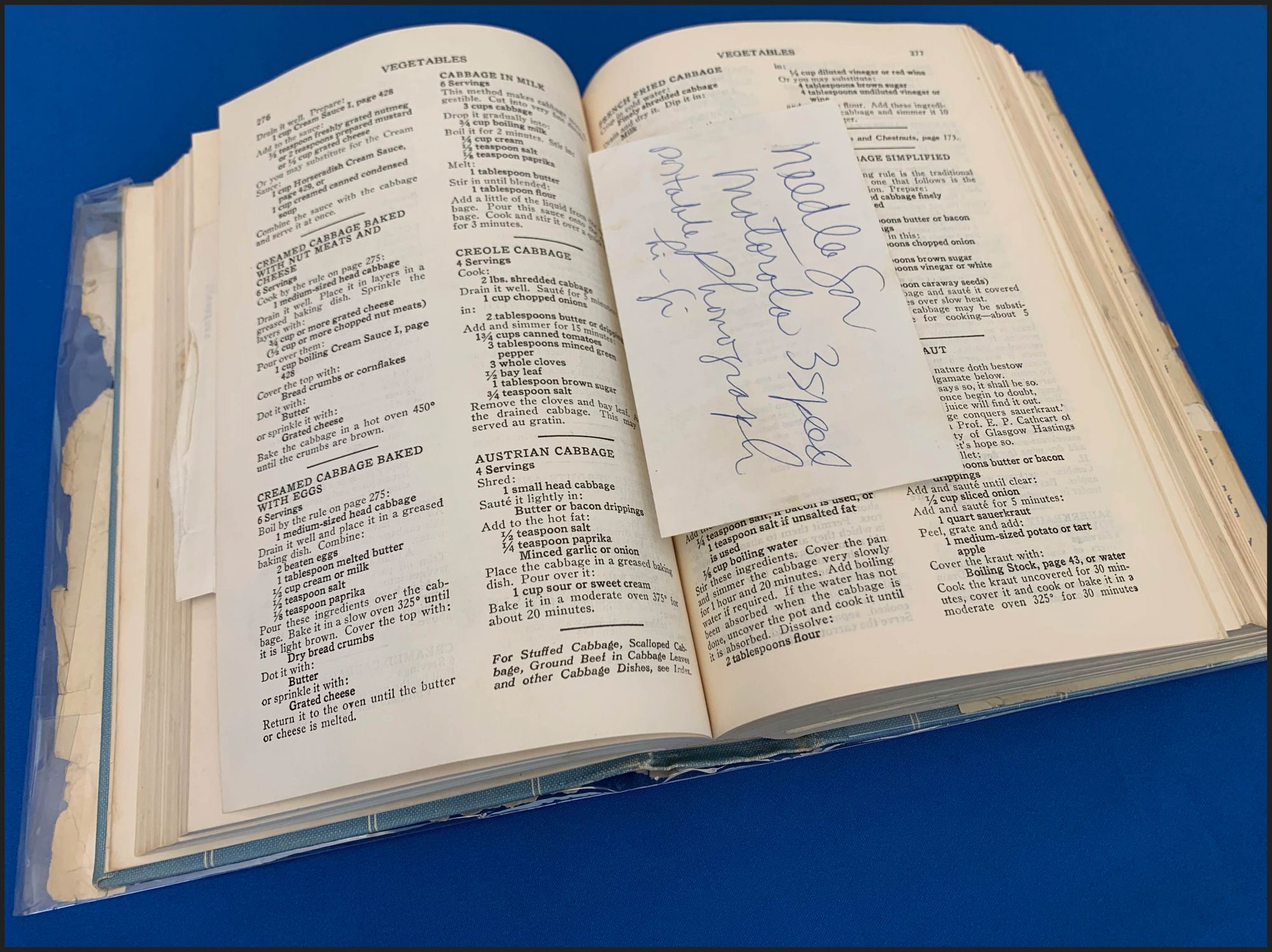 Marilyn Monroe's Personal Cookbook | Photo: Robert Siegel Auction Gallery