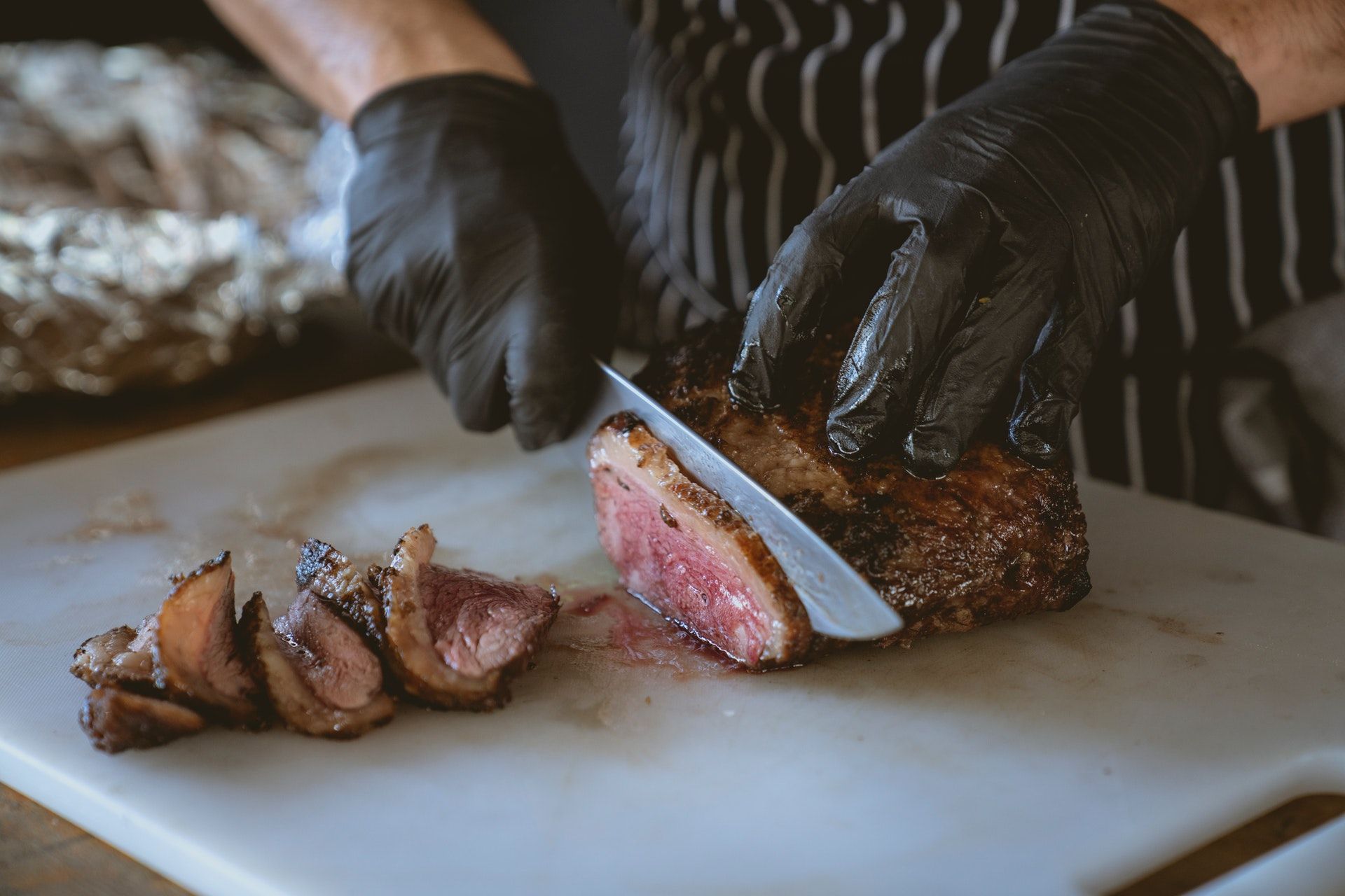 Slices of roast duck | Photo by Los Muertos Crew from Pexels