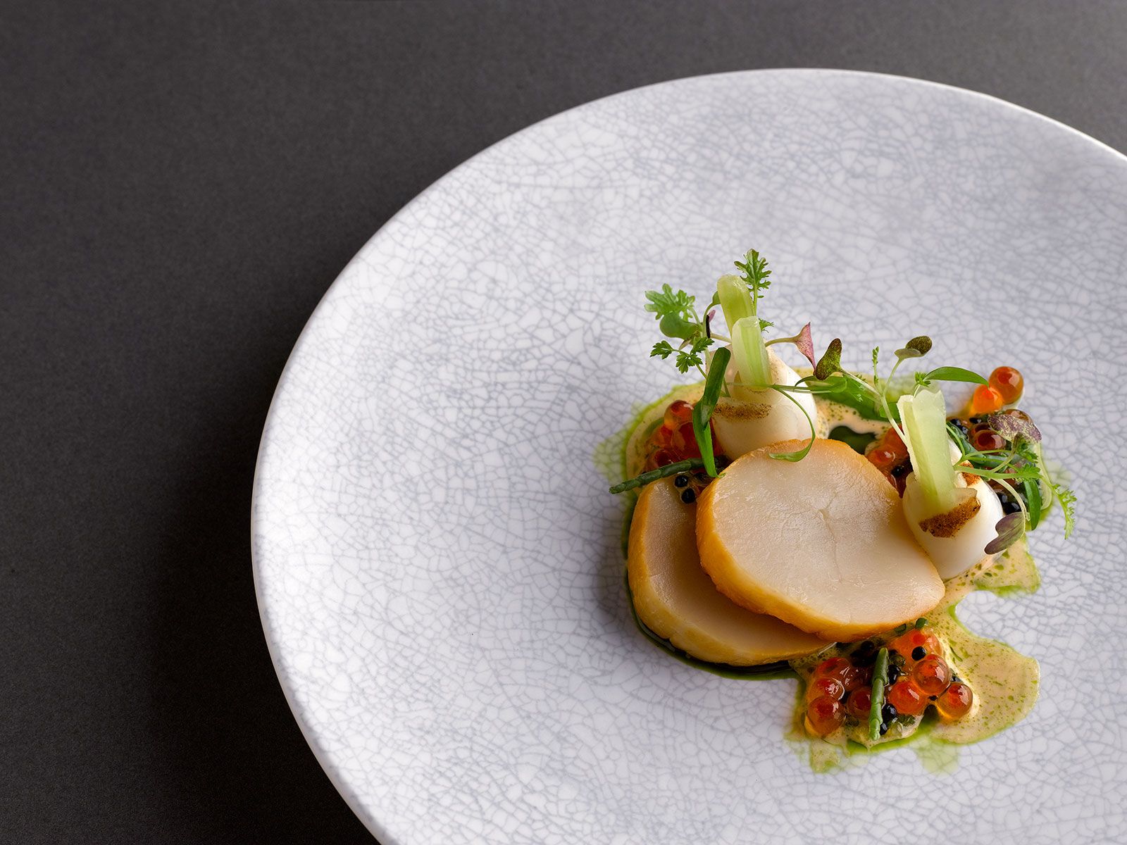 Smoked Hokkaido scallop (Photo: Courtesy of Resorts World Sentosa)