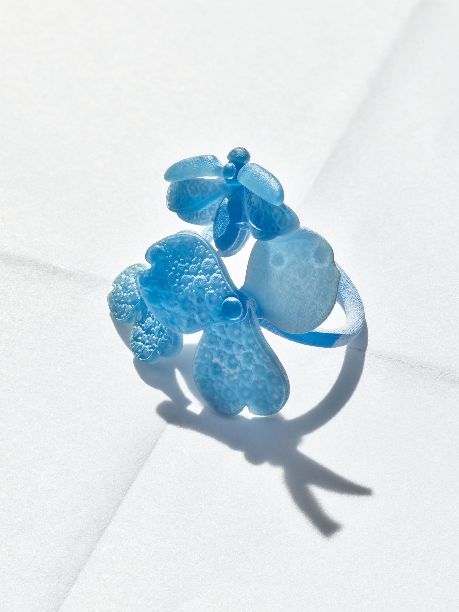 The wax prototypes translated from the delicacy and flexibility of paper into platinum