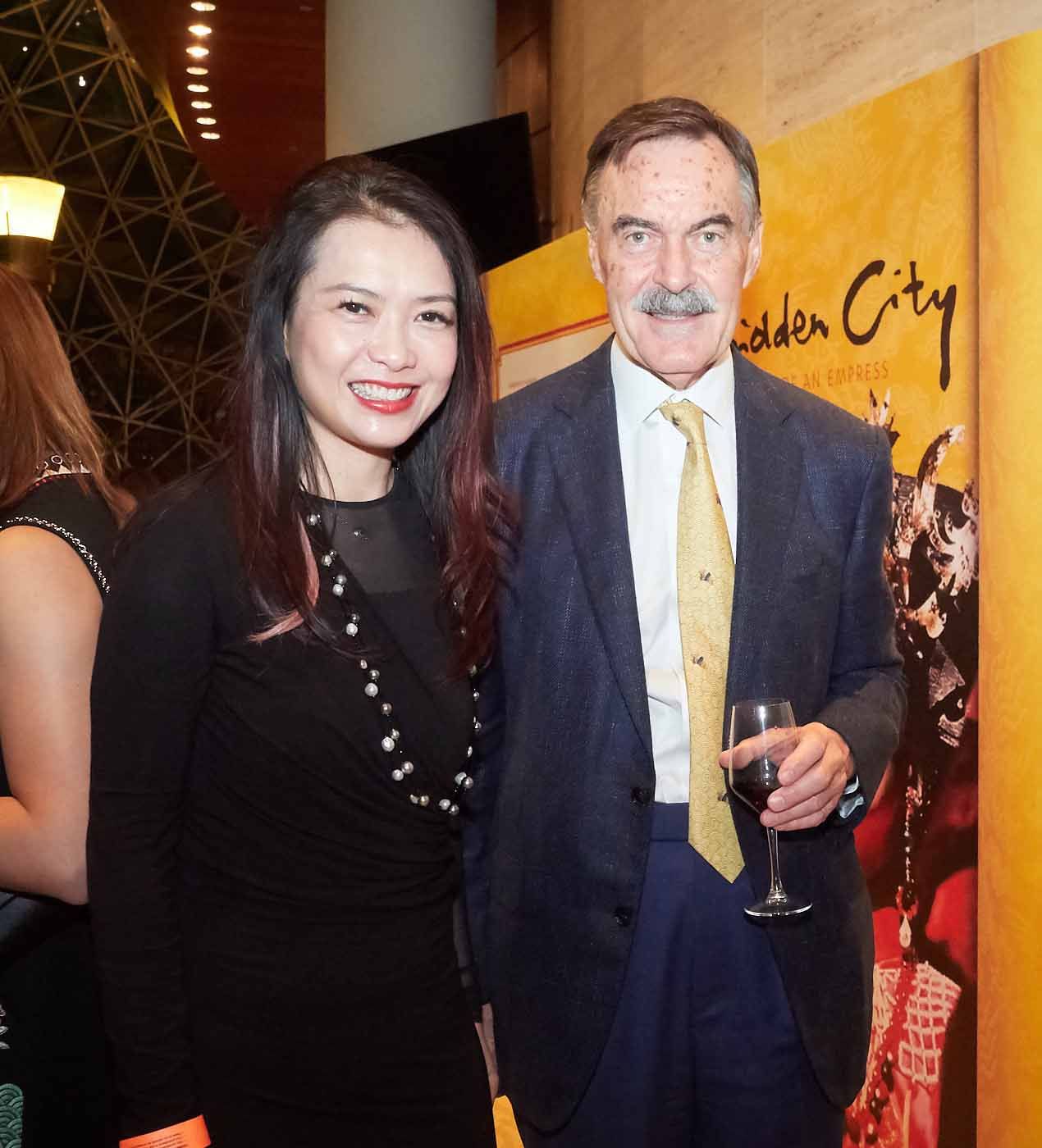 Ho Ching Lin, Robert Tomlin