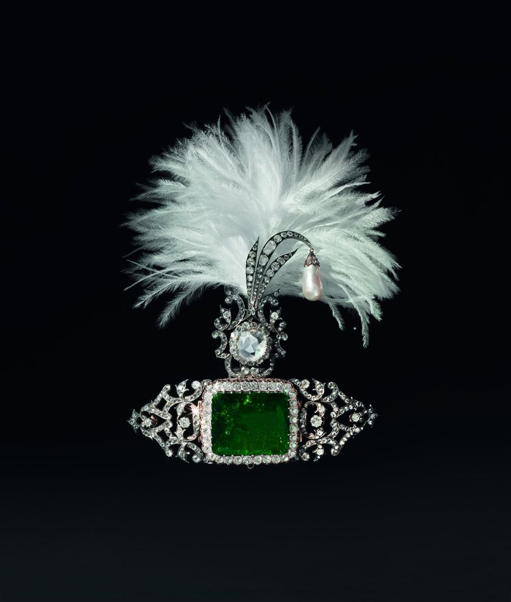 India, circa 1900 (turban ornament); Paris, 2012 (Cartier clip). Gold, silver, emeralds, diamonds, pearls. © The Al Thani Collection. Tous droits réservés. Photo Laziz Hamani