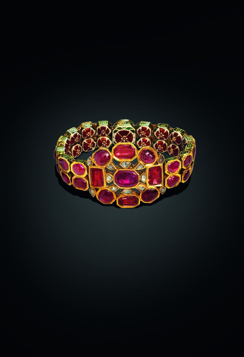 Jaipur, 1750-1800. Gold, rubies, diamonds, enamelled reverse. © The Al Thani Collection. Tous droits réservés. Photo Laziz Hamanireverse
