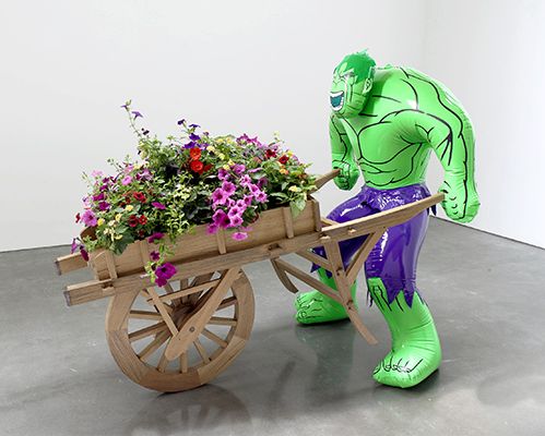 Jeff Koons - "Hulk (Wheelbarrow)" - 2004–2013 © MET Studio Design