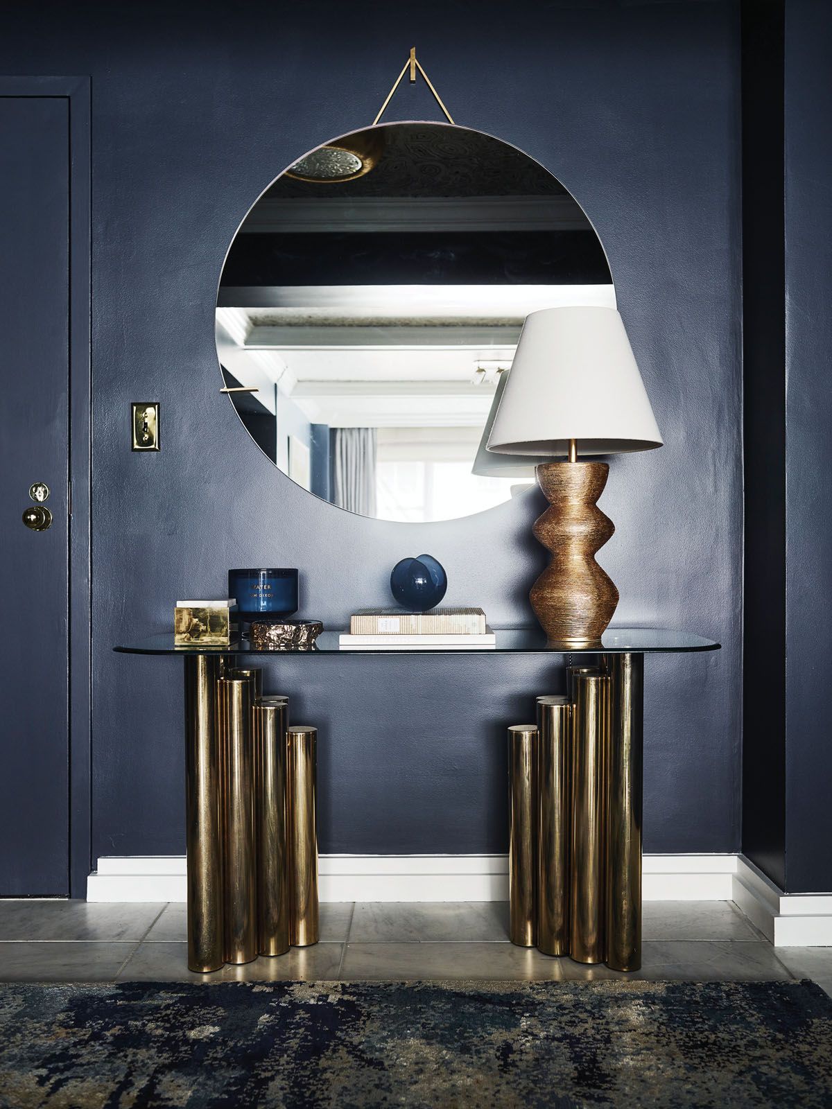 A side table by Paul Evans makes a glamorous statement at the entrance