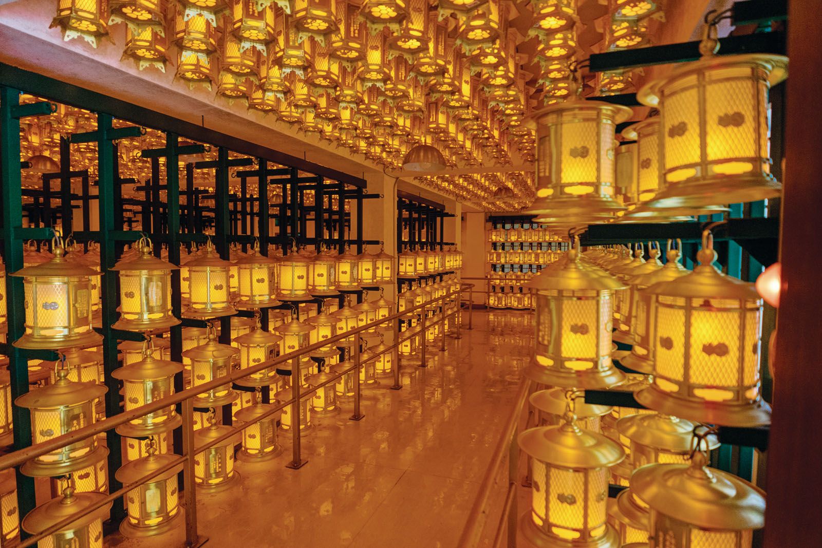 With over 10,000 eternally lit lanterns, Torodo Hall, the main place of worship at Okunoin cemetery, is a stunning sight to behold