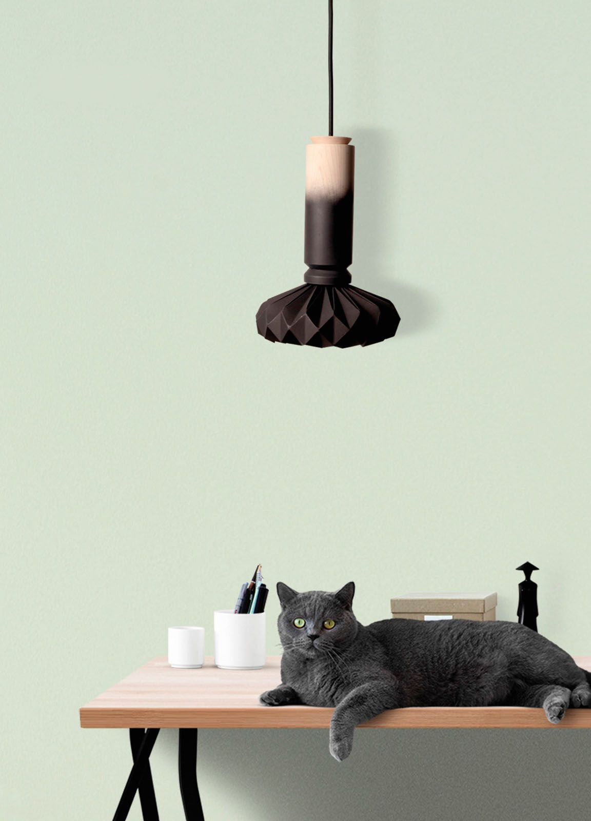 Lueur pendant lamp by Desinere and Tinge, from <a href=" https://theartling.com/en/design/desinere-lueur-black/" target="blank"> The Artling</a>