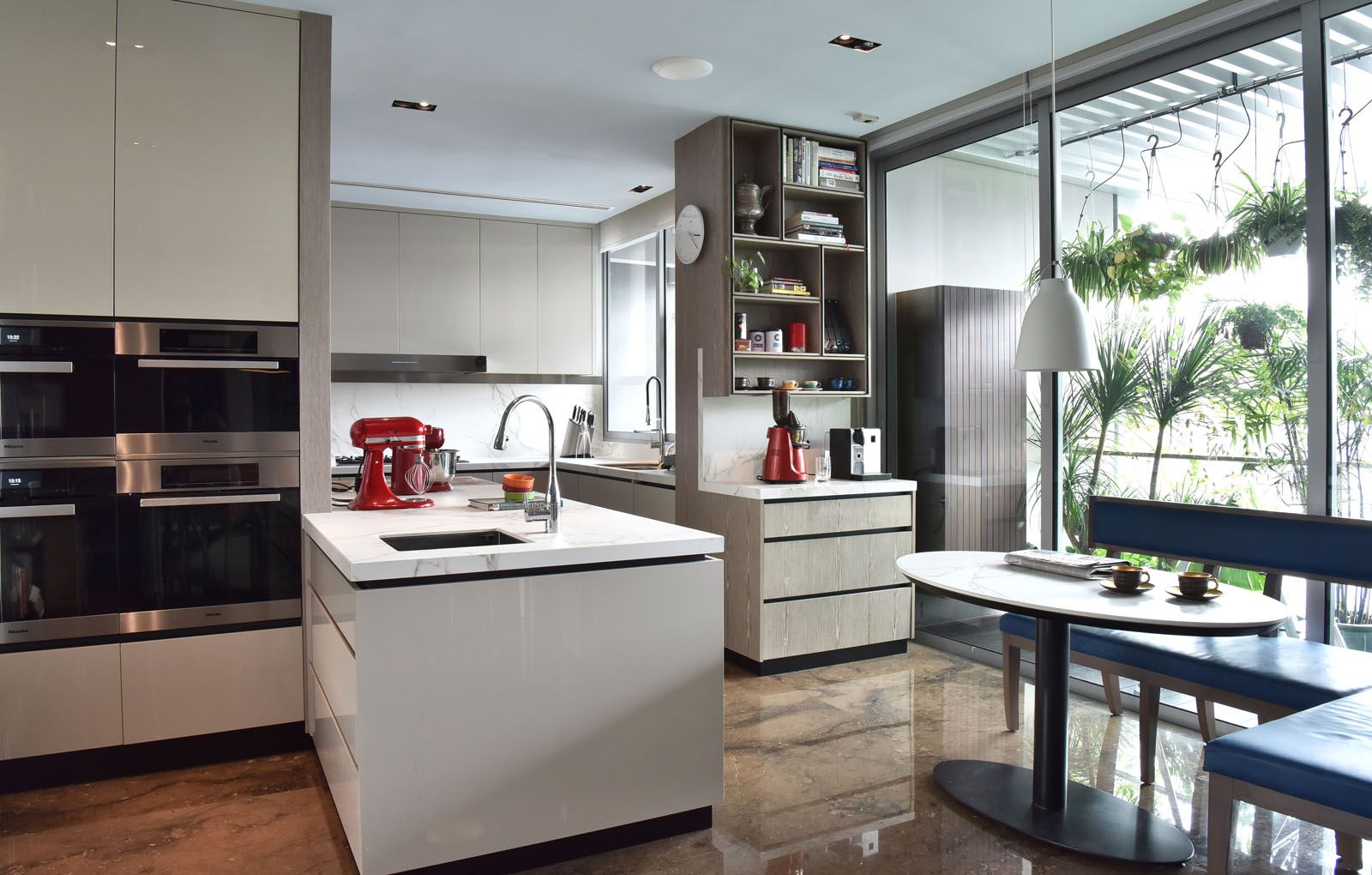 The minimalist kitchen provides ample space for the home chefs to whip up exquisite meals for their guests