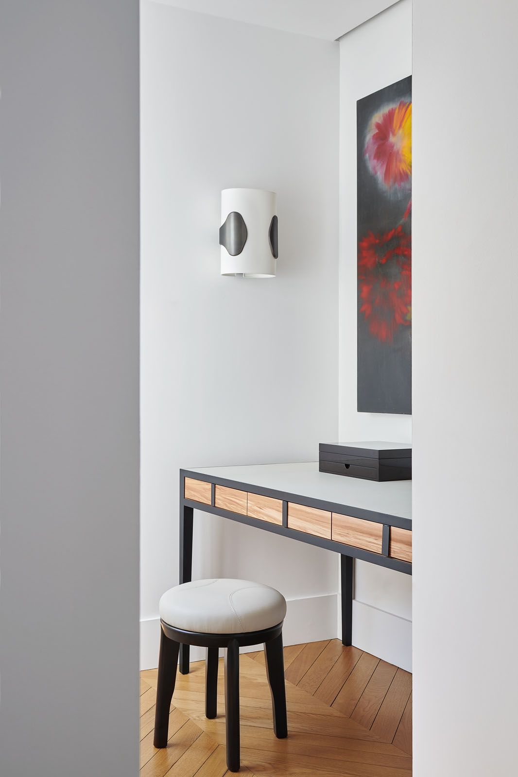 Lighting pieces such as the Mante wall sconce embody the brand’s minimalist design scheme
