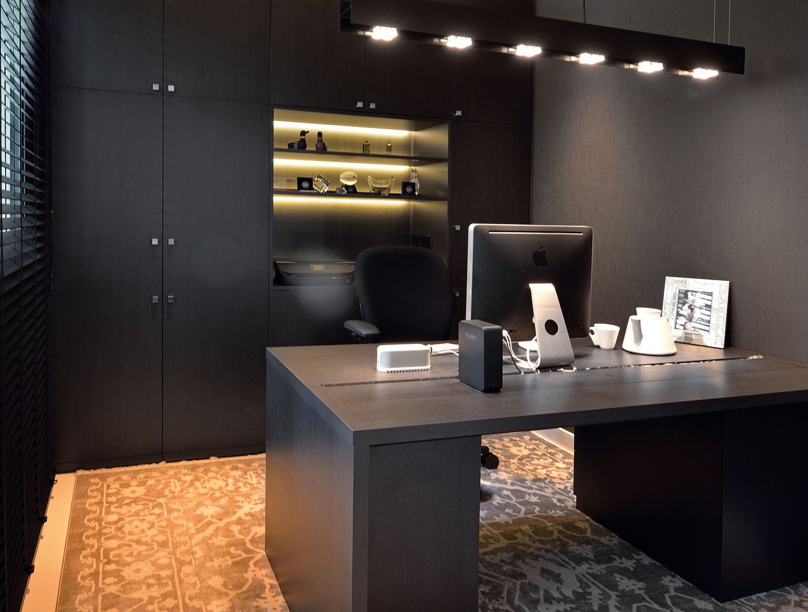 The study is a minimalist and tranquil space with a variety of lighting options