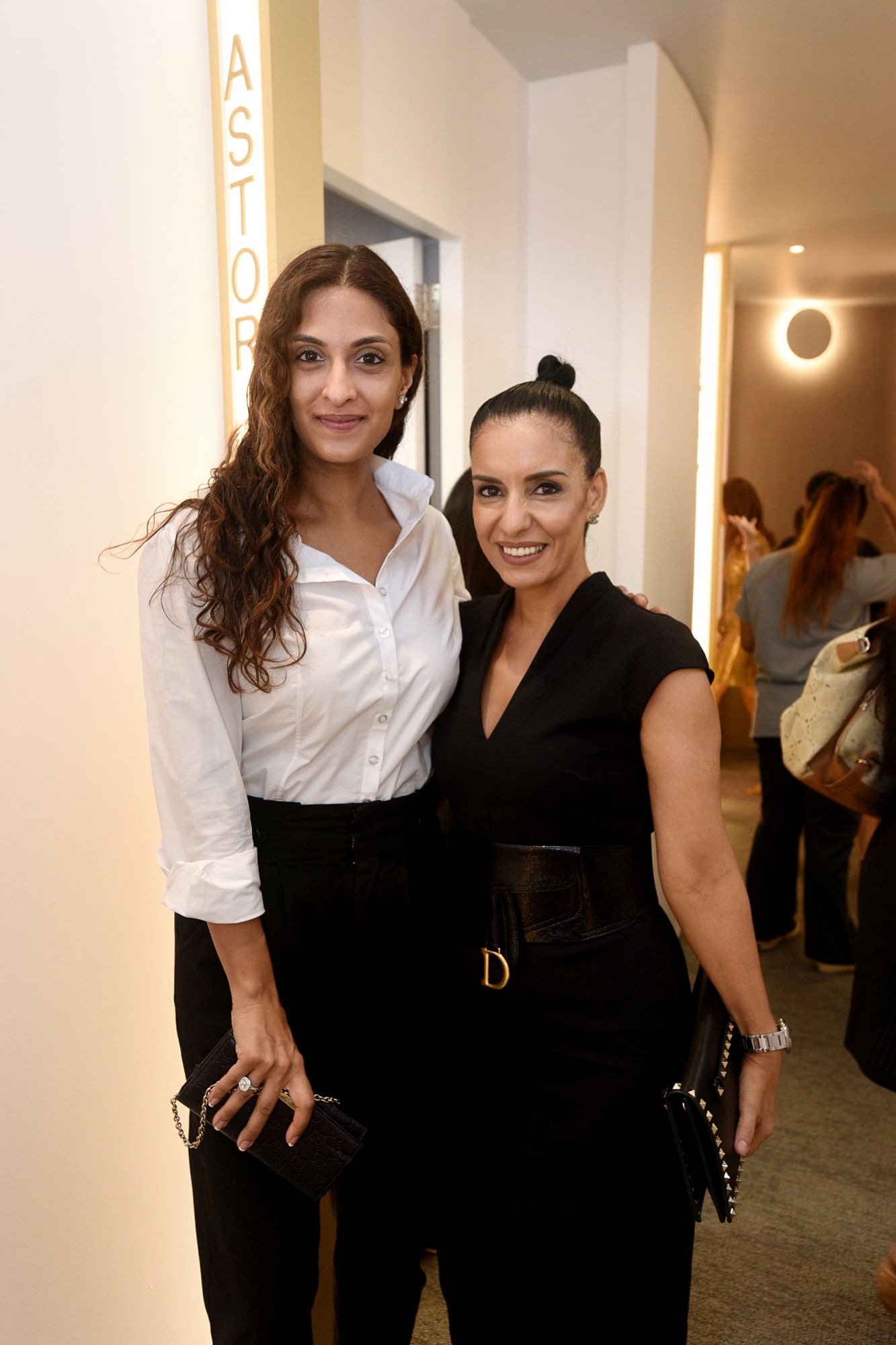 Shireena Shroff Manchharam, Saadia Albrecht