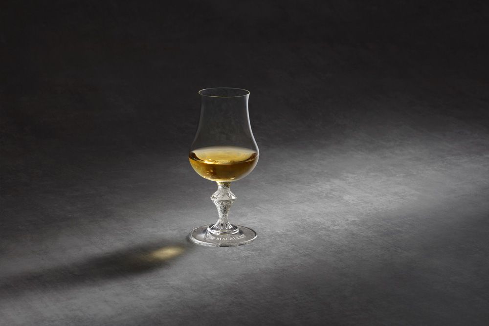 PHOTOGRAPHY USAGE LICENCE: MACALLAN/LALIQUE PROJECT KINGPHOTOGRAPHER: John ShortART DIRECTION: Burgess StudioSHOOT DATE: 20 September 2018LICENCE TERMS: Below the line POS and marketing inlcuded. Above the line POS and printadvertising excludedLICENC