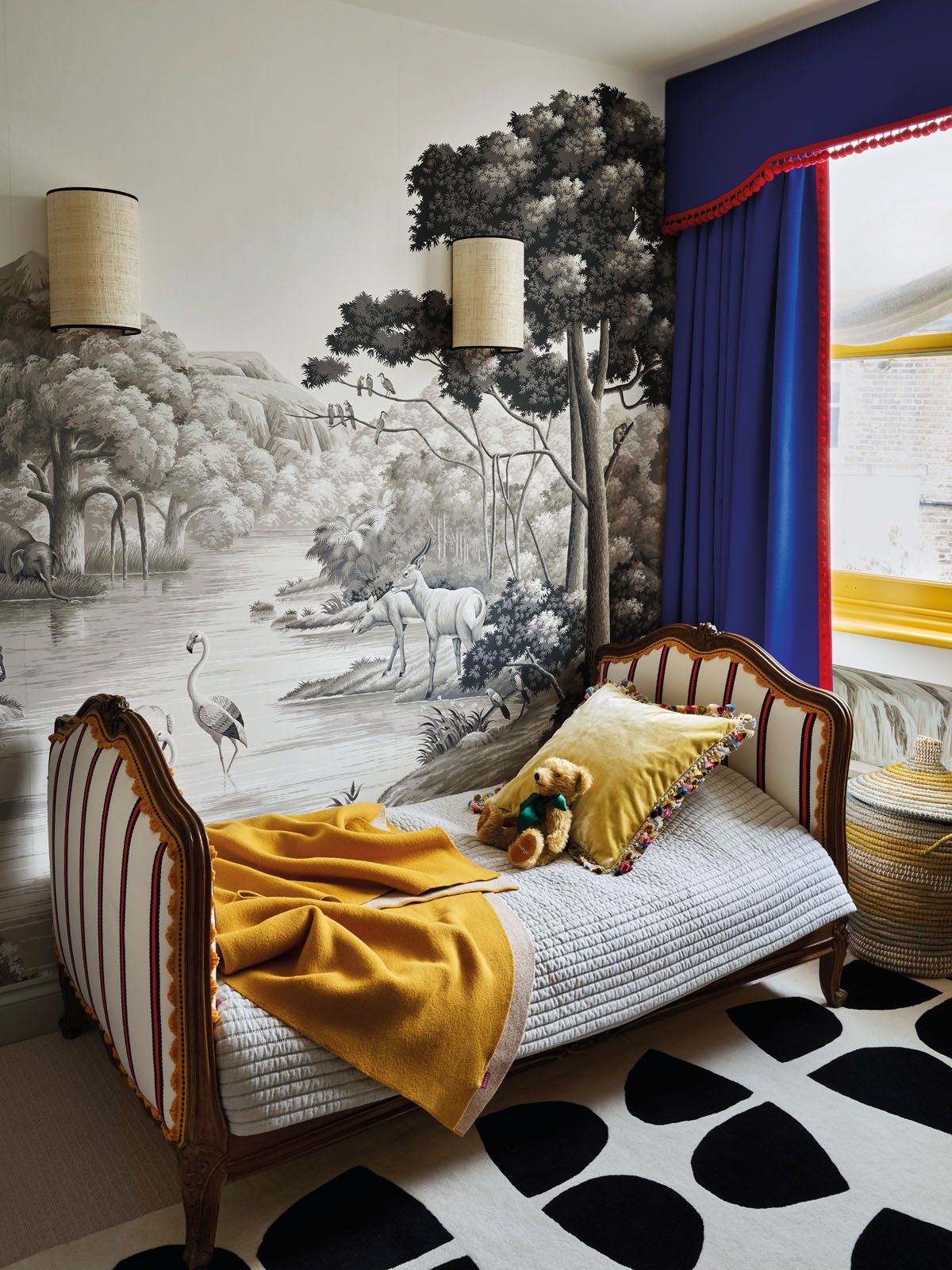 The children’s room comes alive with the African Savannah wallpaper