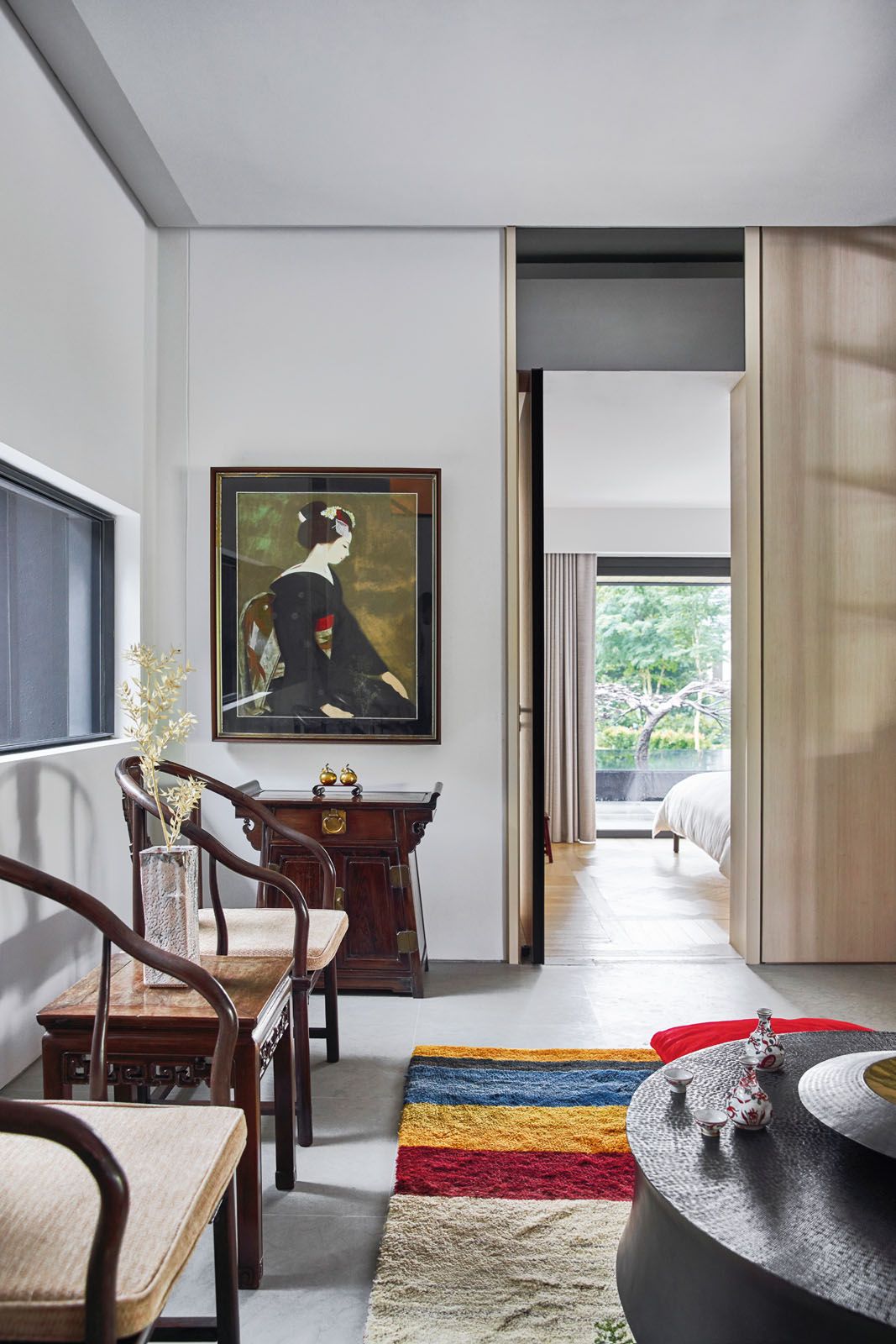 Modern furniture in the family hall include the Poliform Soori coffee table by Soo K. Chan