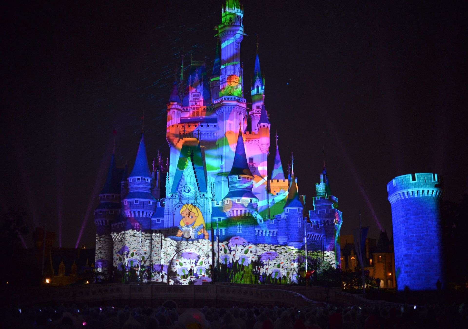 Images of Disney characters are projeted on the Cinderella castle at a press preview of the new attraction "Once upon a time" at Tokyo Disneyland in Urayasu, suburban Tokyo on May 26, 2014. Disney theme park will start the new attraction using projection mapping from May 29. AFP PHOTO / Yoshikazu TSUNO