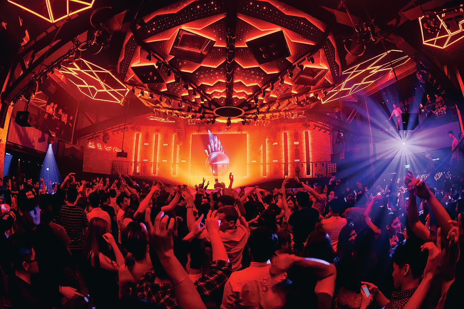With cloud clubbing, partying can eventually transcend geographical borders