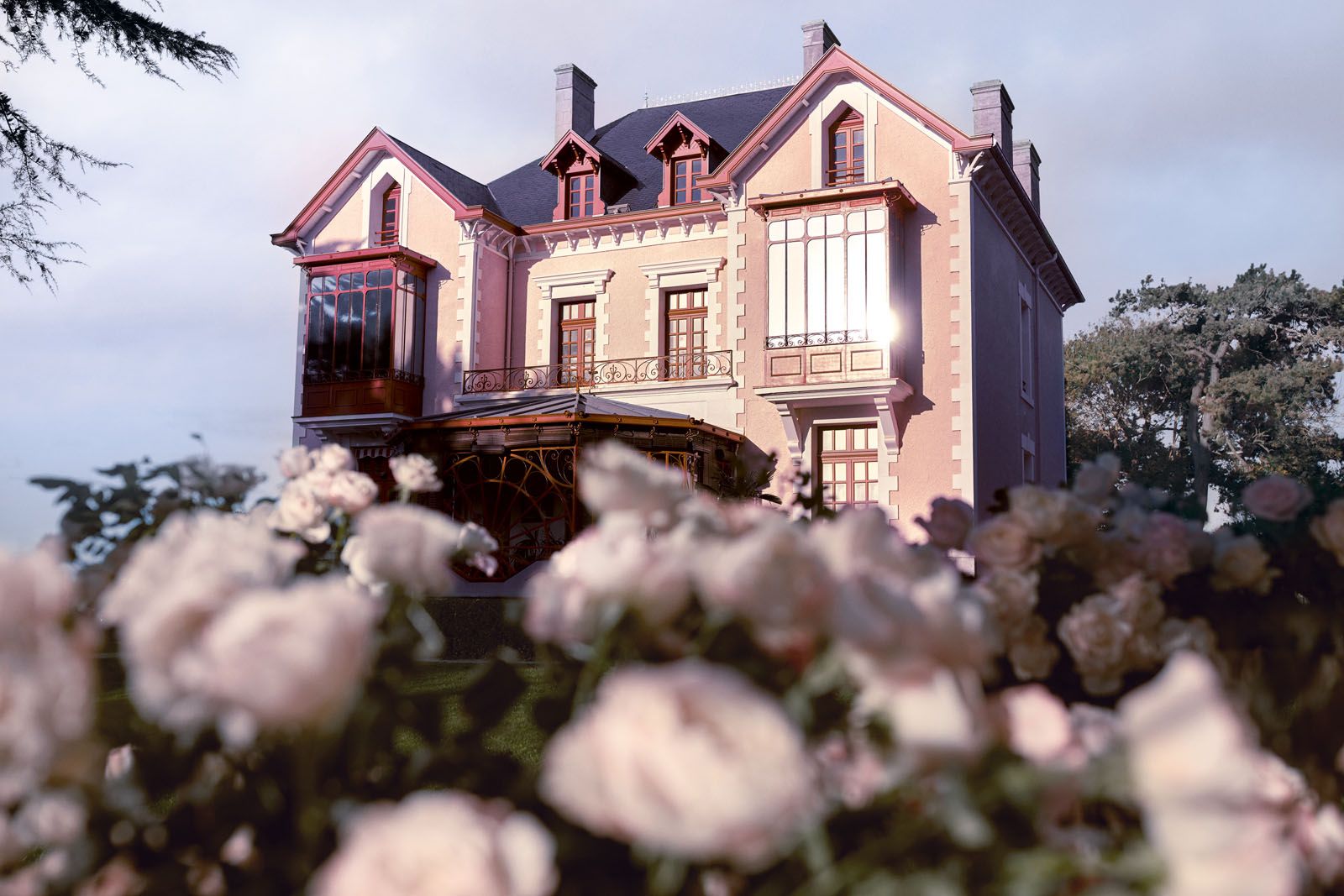 The rose de Granville is grown in Normandy, France and its extract boasts supreme regenerative power to slow down the effects of ageing