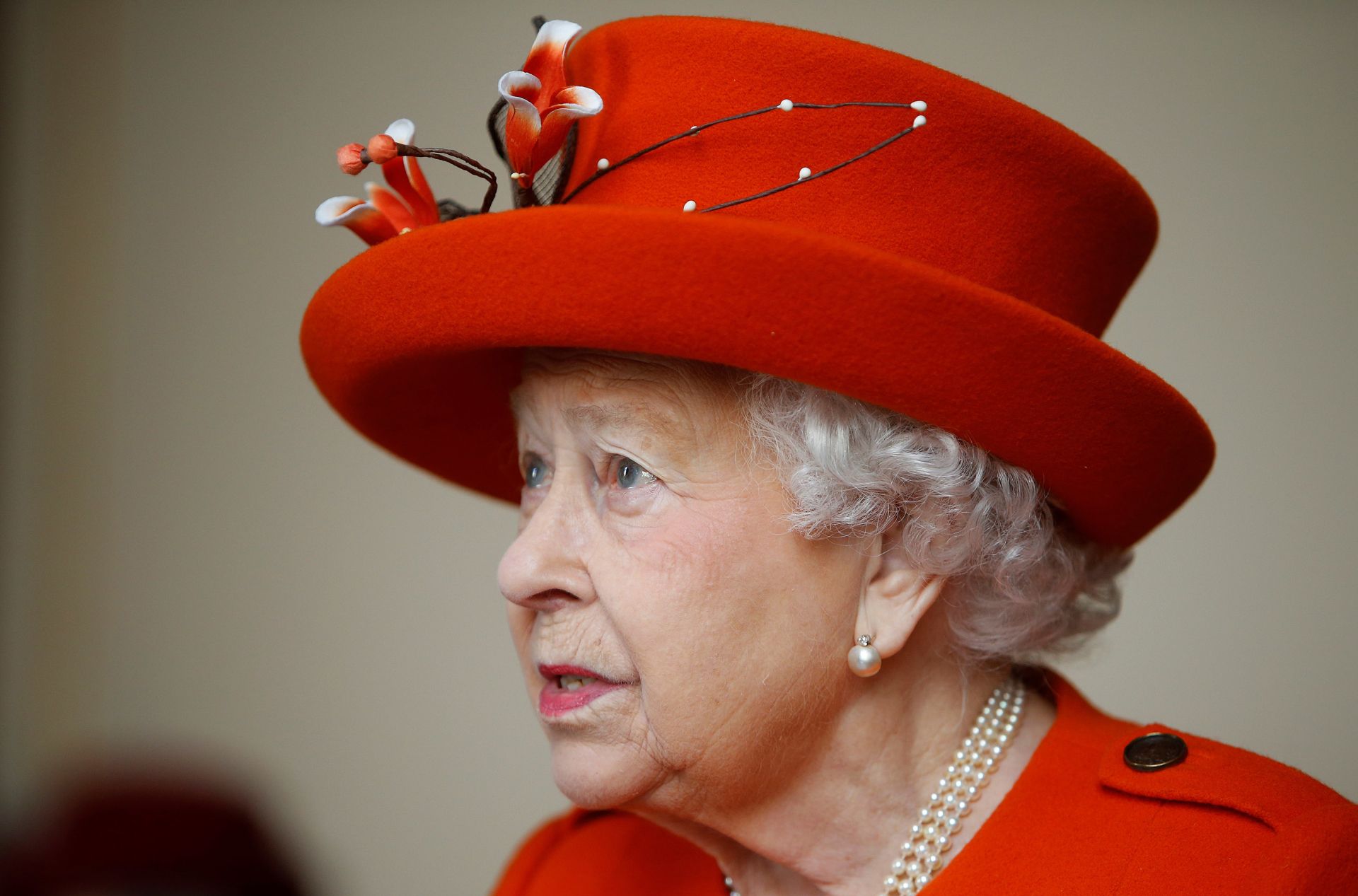 Britain's Queen Elizabeth II visits the Royal Academy of Arts in London on March 20, 2018.The Royal Academy of Arts has completed a major redevelopment of its galleries for the academy's 250th anniversary year. During the course of the visit, Her Majesty will also have an opportunity to view the Royal Academy's current exhibition 'Charles I: King and Collector'. / AFP PHOTO / POOL / Alastair Grant