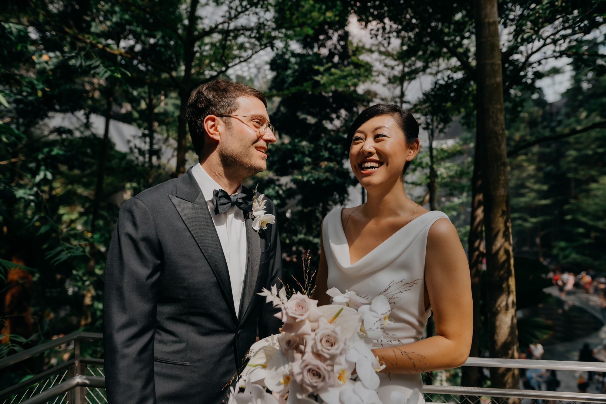 The wedding of Jaron and Helen at Jewel Changi Airport (Photo: Hong Ray Photography)