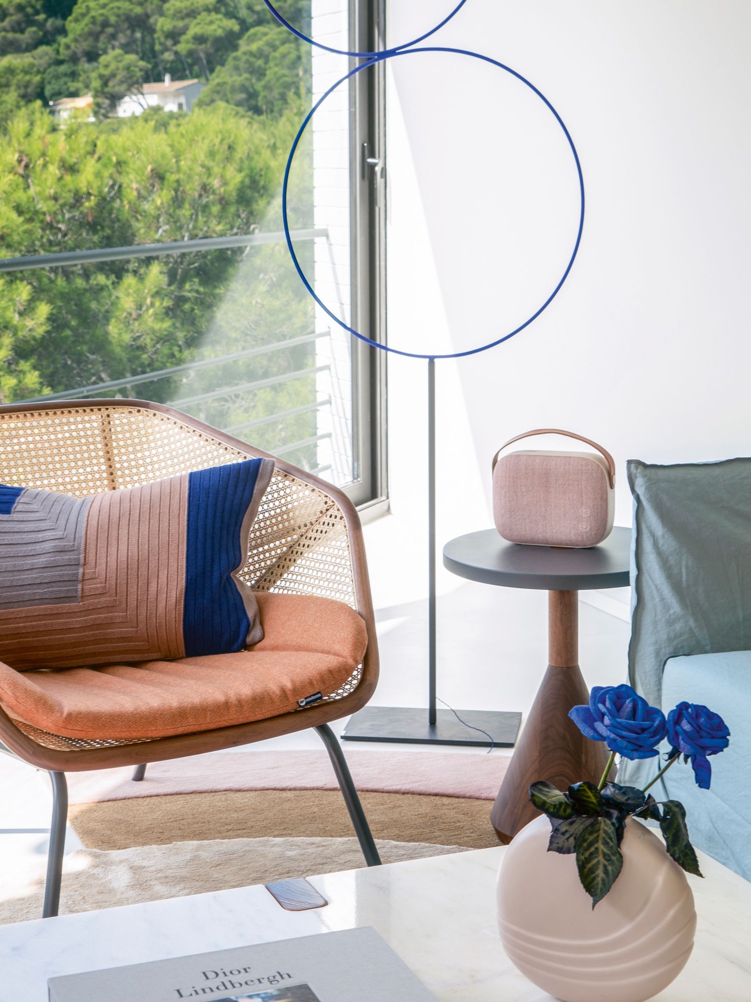 Pastel hues on the Miniforms armchair and CC-Tapis Bliss rug by Mae Engelgeer add to the cosy look