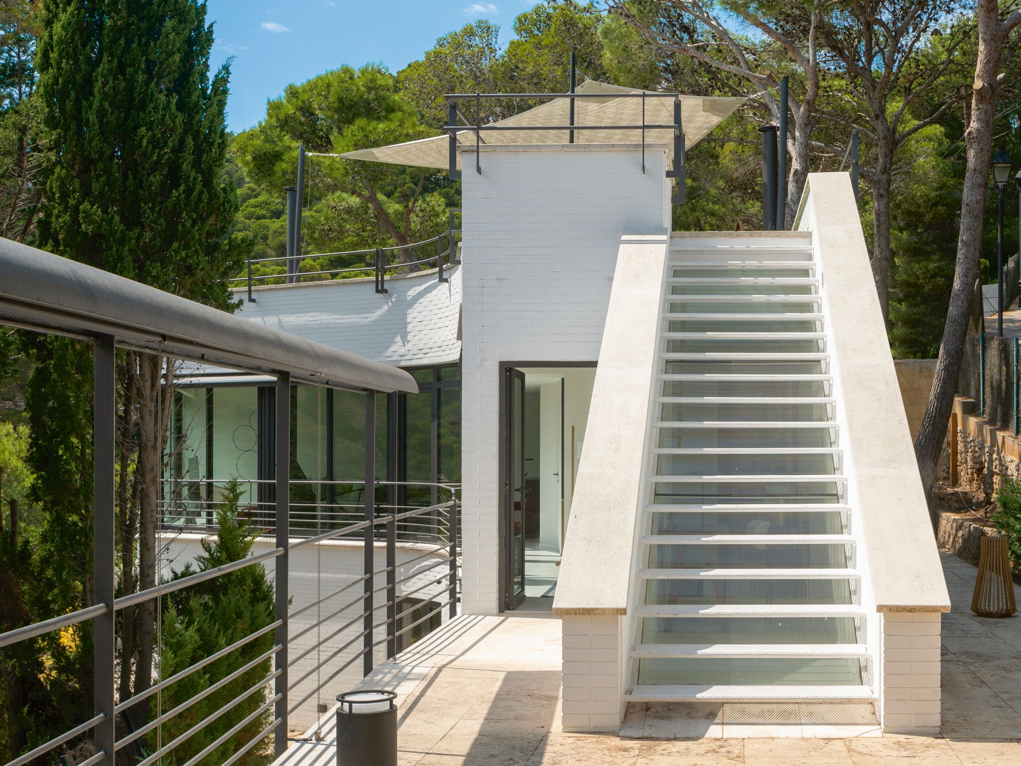 The home’s curved facade pays tribute to the region’s nautical history