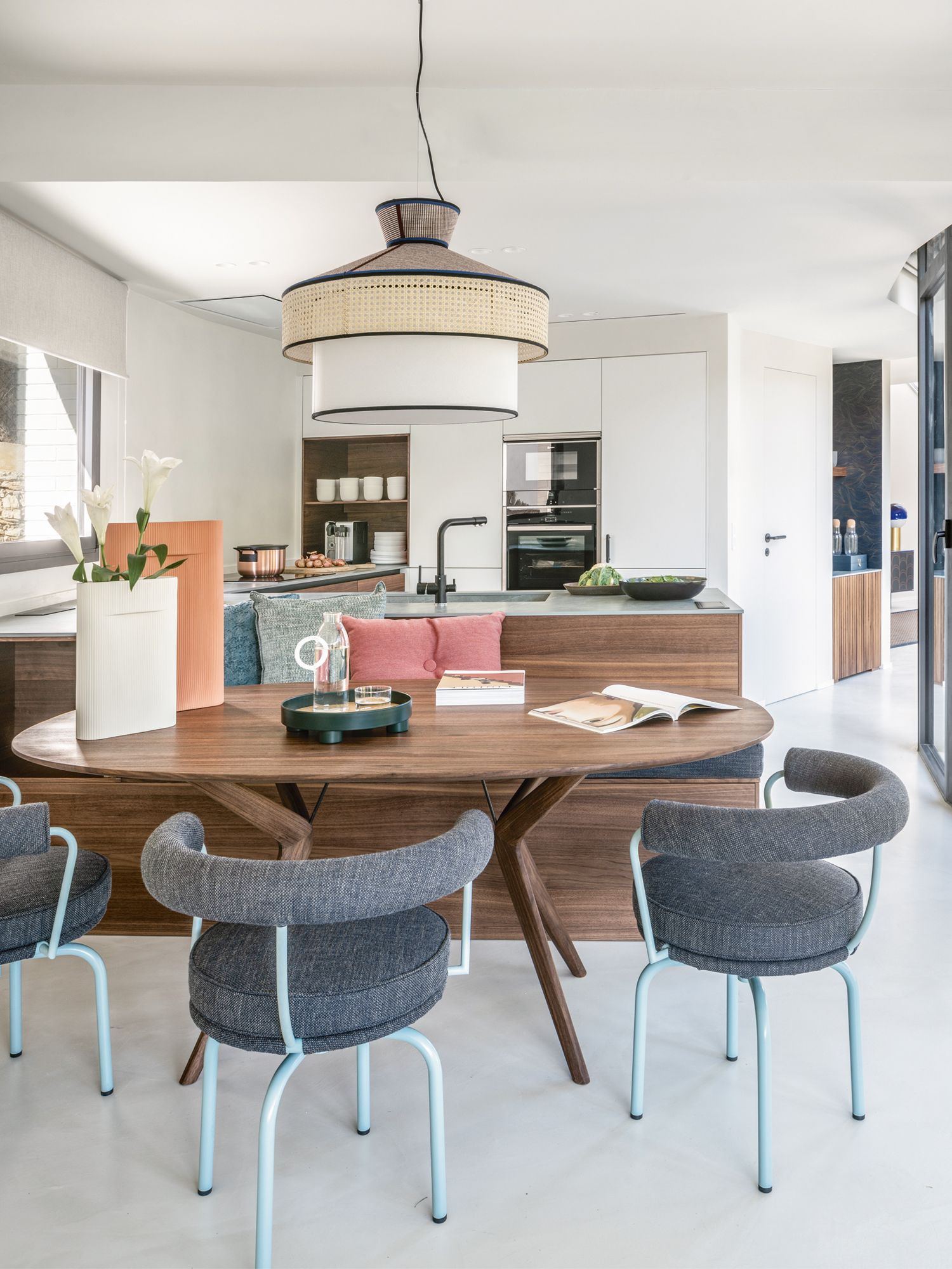 A Gebrüder Thonet Vienna Wagasa lamp by Studio Servomuto floats above the Artisan dining table and Cassina LC7 chairs by Charlotte Perriand