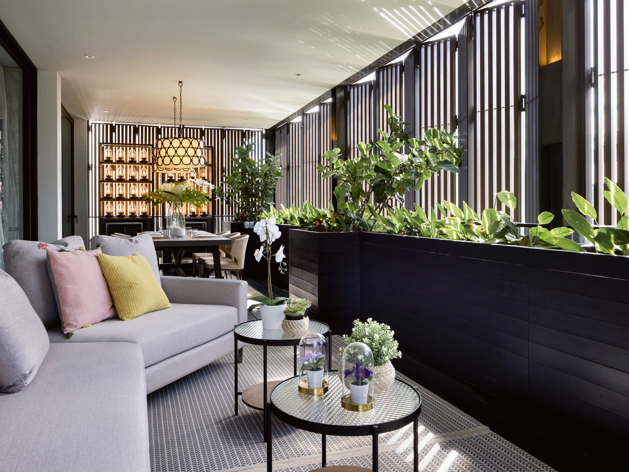 With its carpeted flooring, the balcony has the elegant look of a hotel-like lounge