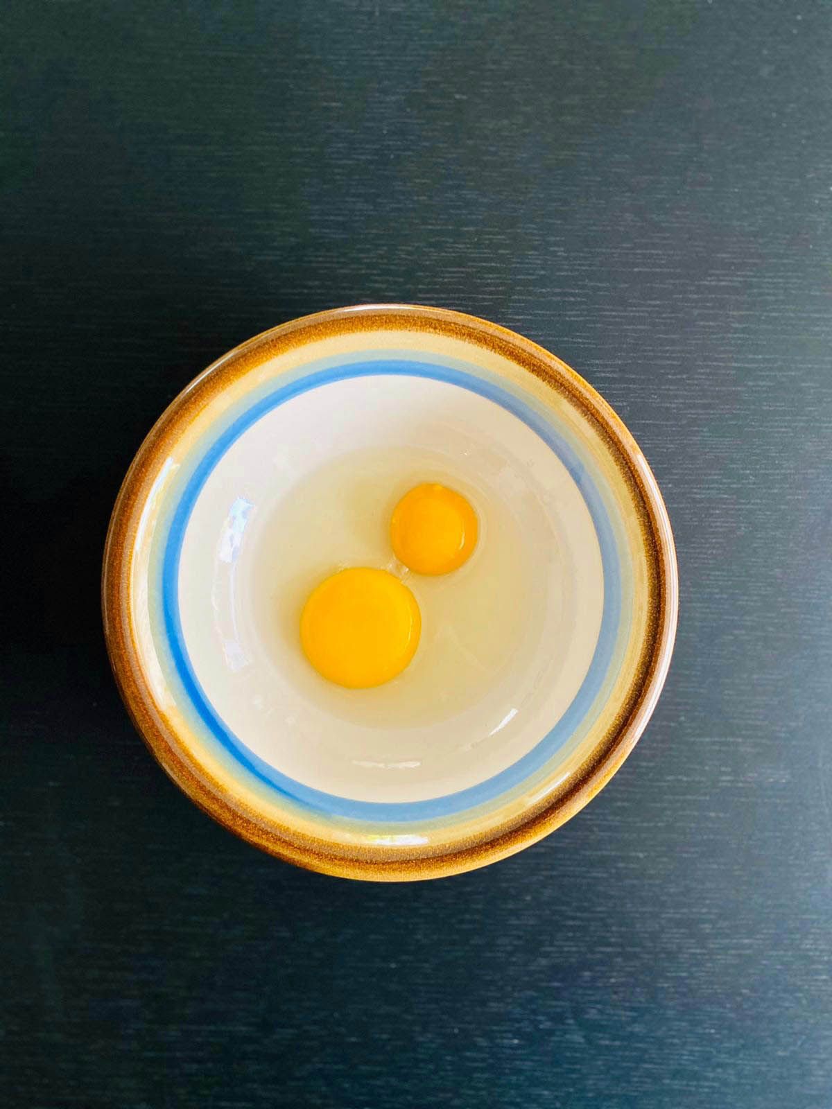 OnlyEg (top) in comparison to real chicken egg (bottom)