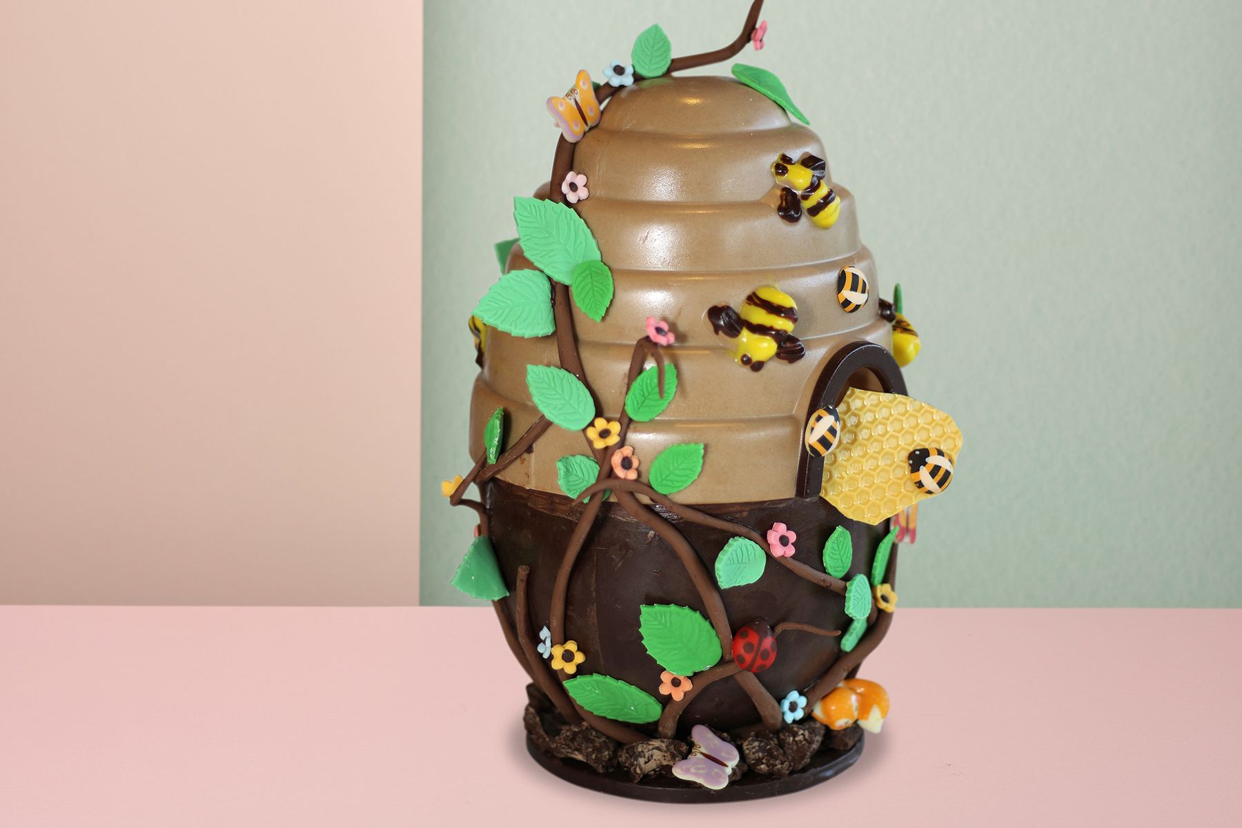 Pan Pacific Singapore Beehive Egg (IMAGE: Pan Pacific Singapore)
