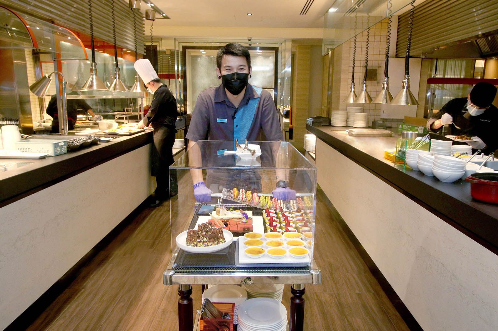 Desserts gueridon trolley