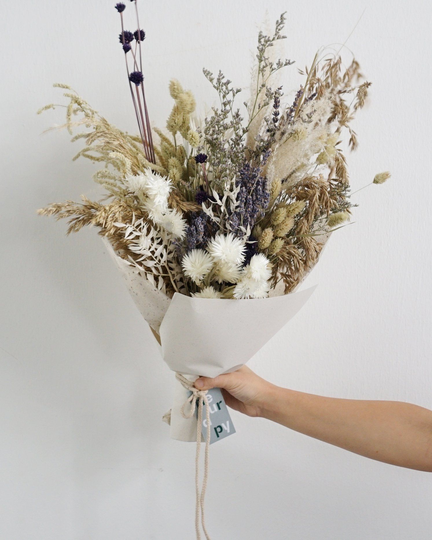 Fleurapy's dried floral arrangement in a 'standard' wrapped arrangement (Image: Fluerapy)