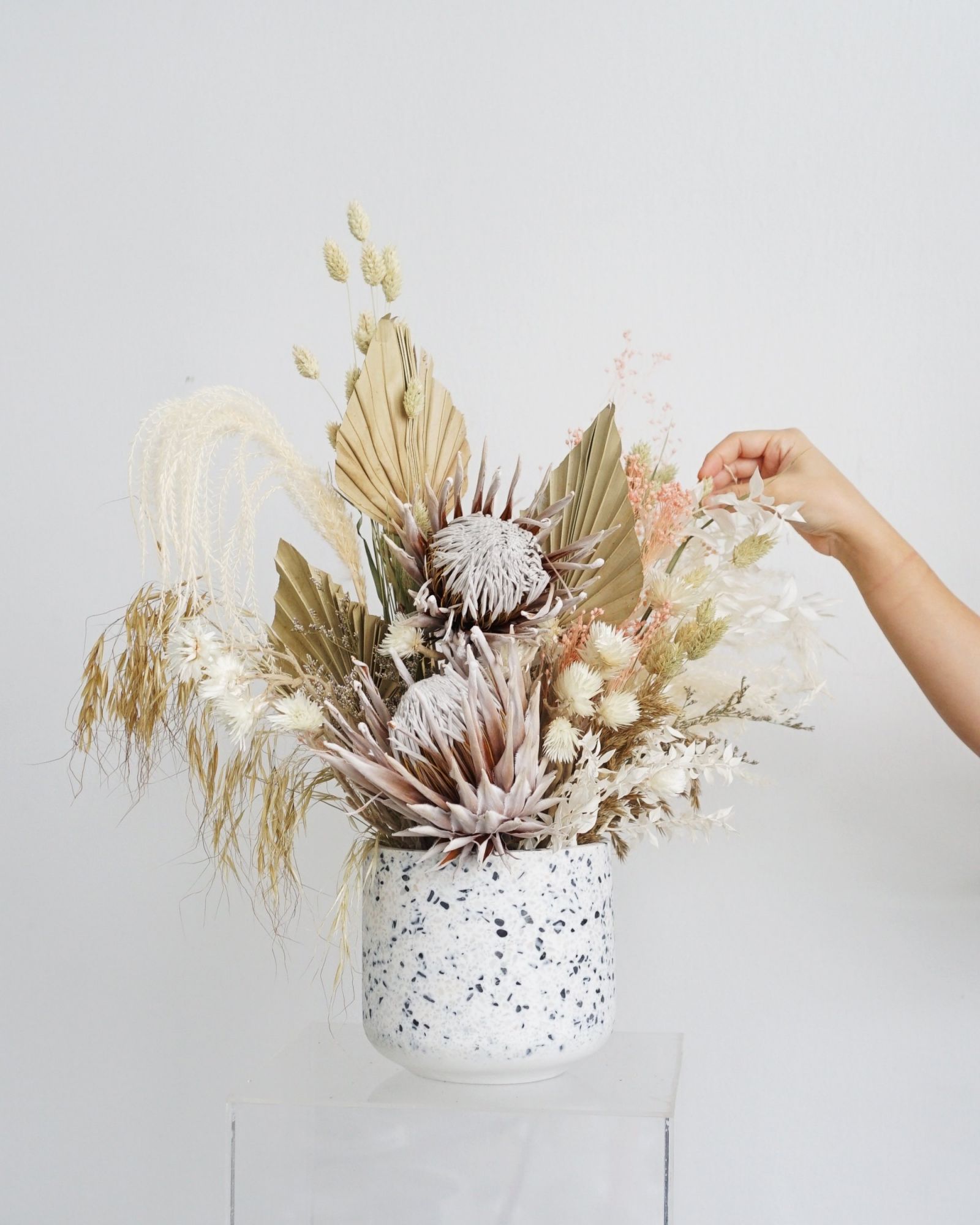 The arrangement is also available to be presented in a terrazzo vase (Image: Fluerapy)
