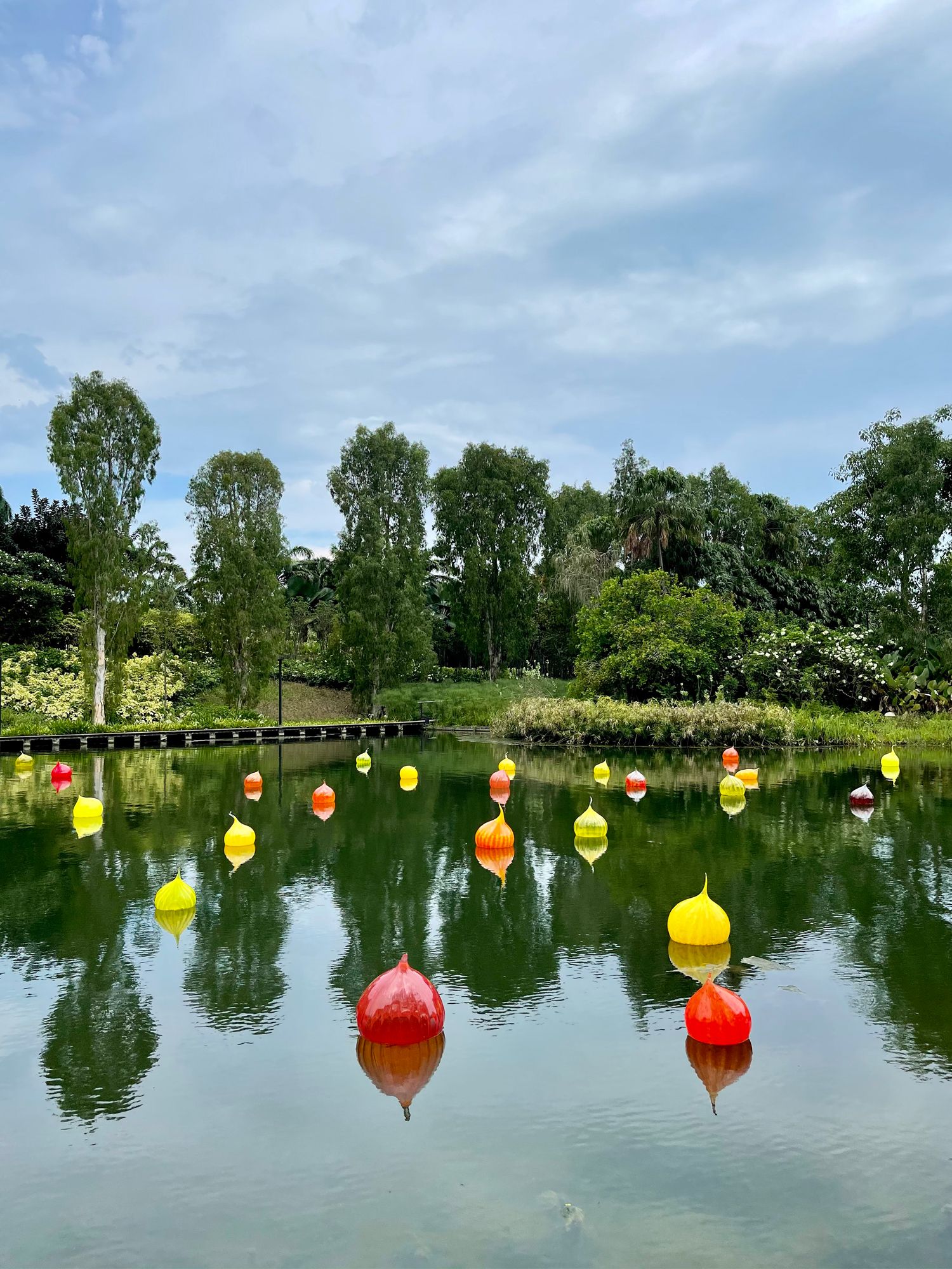 Dale Chihuly, Walla Wallas at Gardens by the Bay, Singapore, installed 2021 (Photo: © Chihuly Studio)