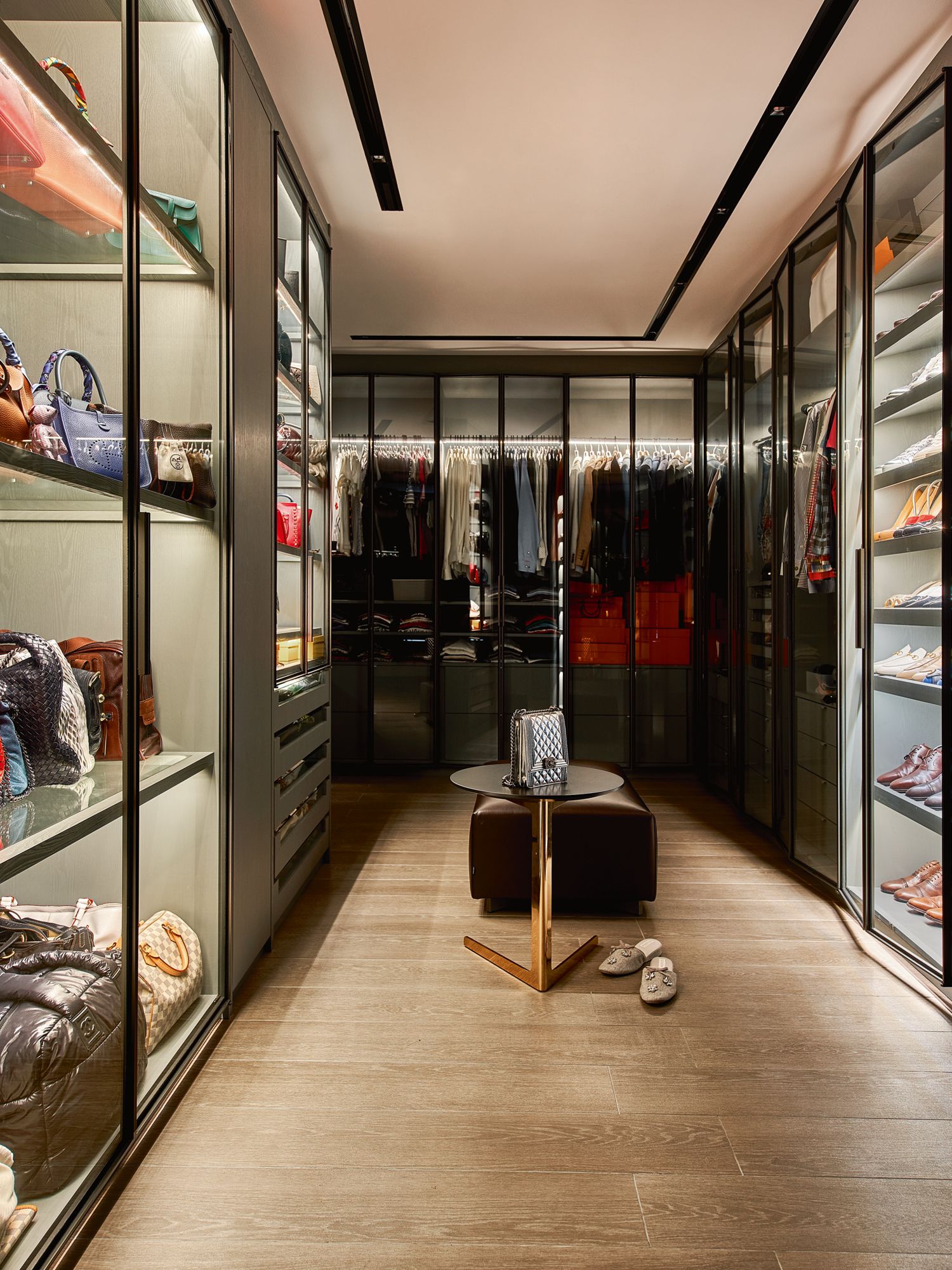 The walk-in wardrobe in the master bedroom is modelled after the displays in fashion boutiques