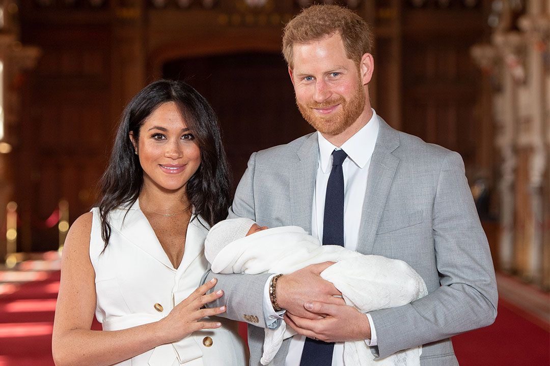 Prince Harry and Meghan pose with their newborn son Archie Harrison Mountbatten-Windsor during a photocall in St George's Hall at Windsor Castle (Photo: Dominic Lipinski - WPA Pool/Getty Images)