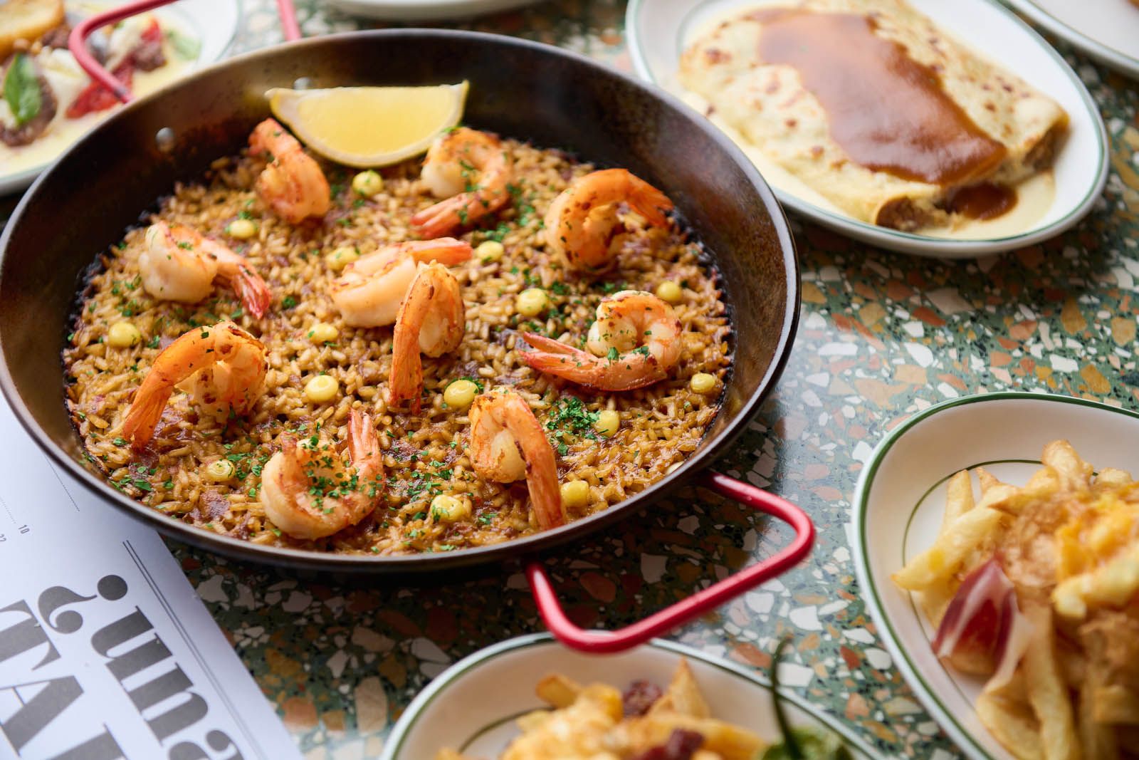 Paella de gambas al ajillo