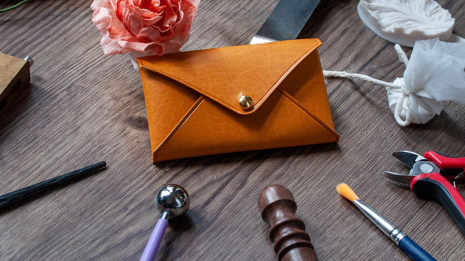 Crafune leather workshop