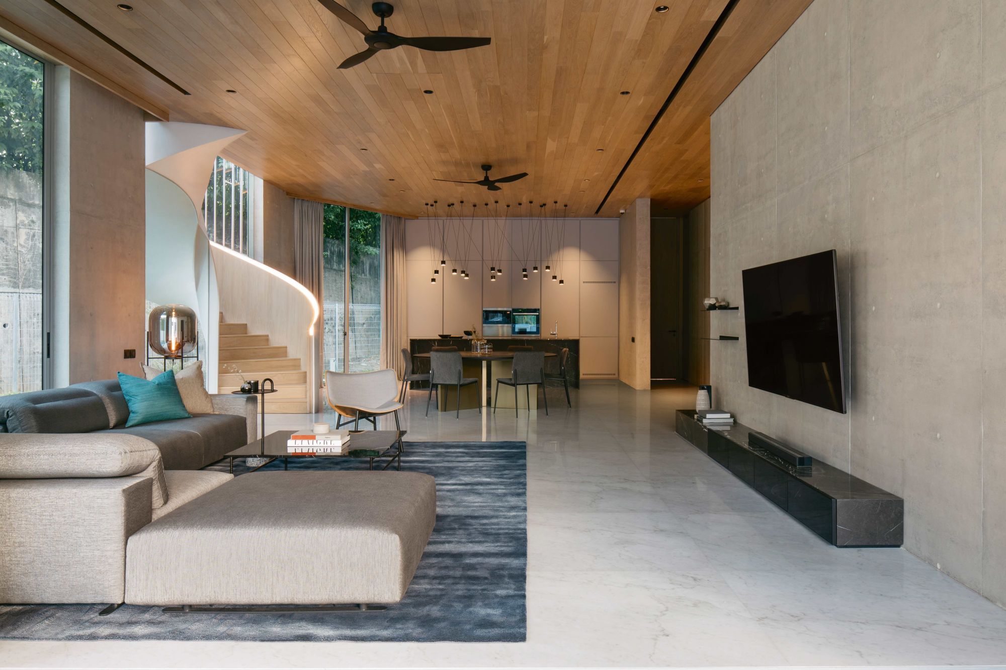 Designed by Ming Architects, the Cove House takes advantage of its surrounding elements and engages with nature with its space