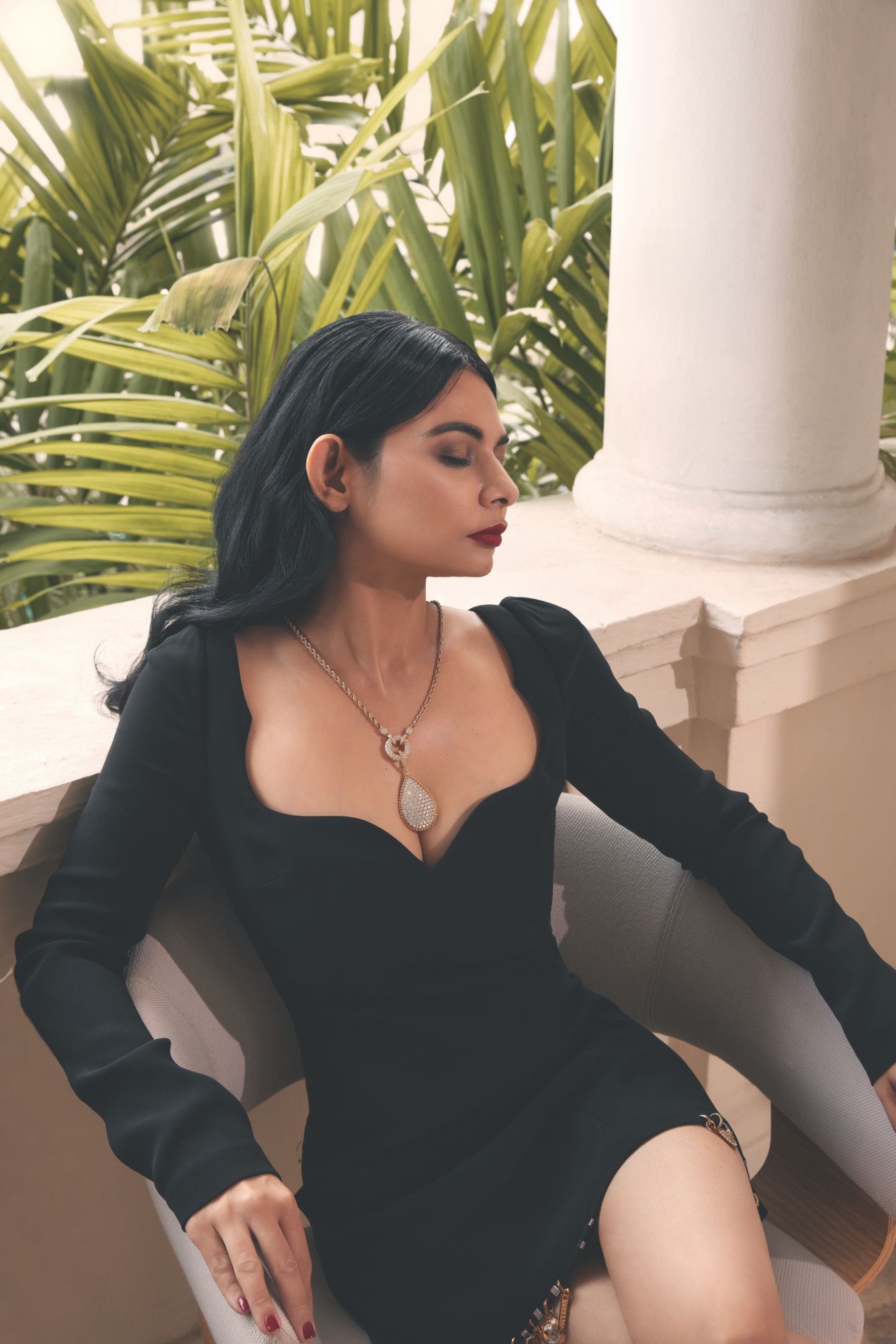 Shabnam Arashan In Boucheron's new Histoire de Style, Art Déco: Serpent Bohème necklace XXL motif in pink gold paved with diamonds and a Versace dress (Photo Darren Gabriel Leow)