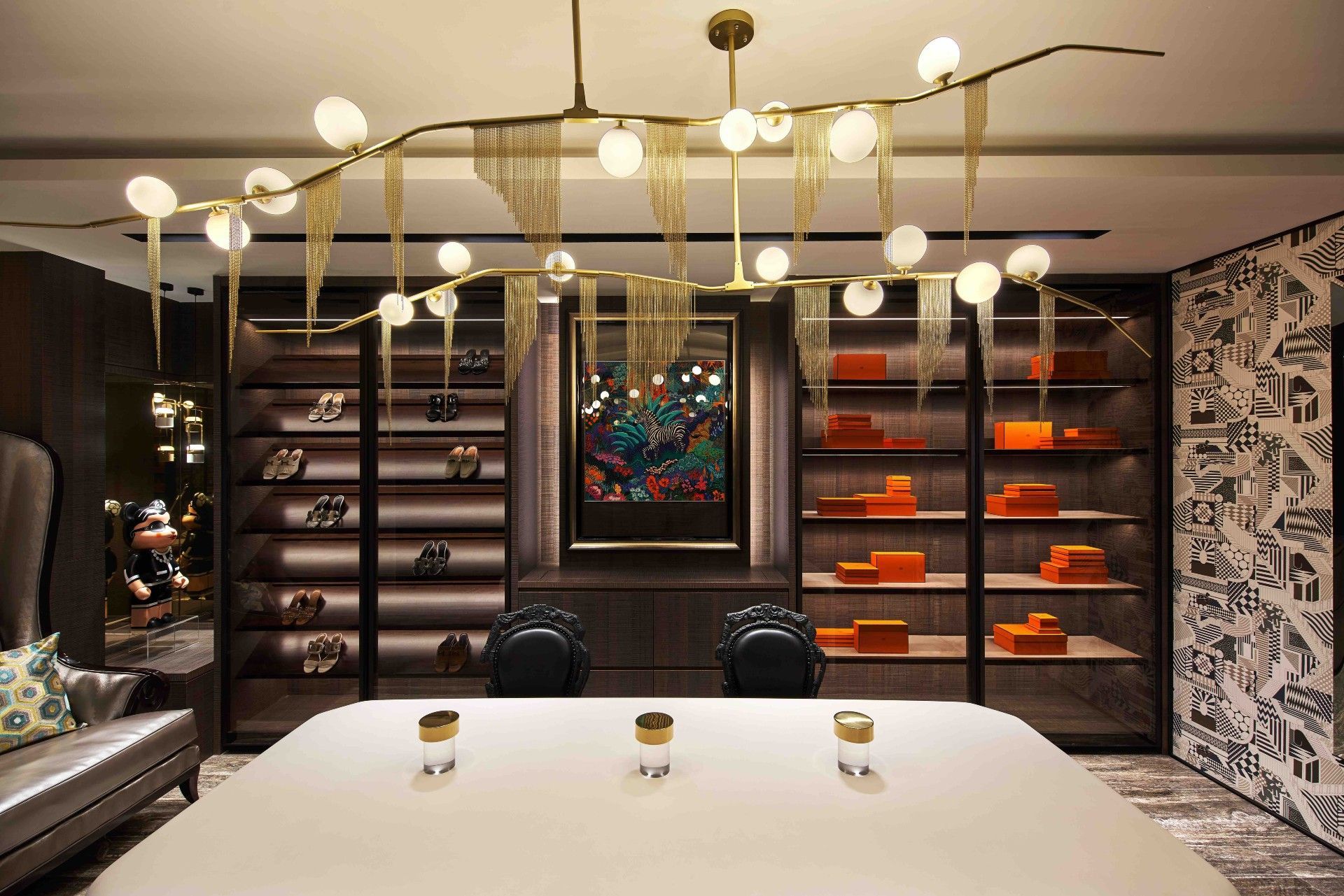 The meeting room of the Prestige Global Designs showroom is innovatively designed as a walk-in wardrobe Photography: Jasper Yu / Jyu Studio