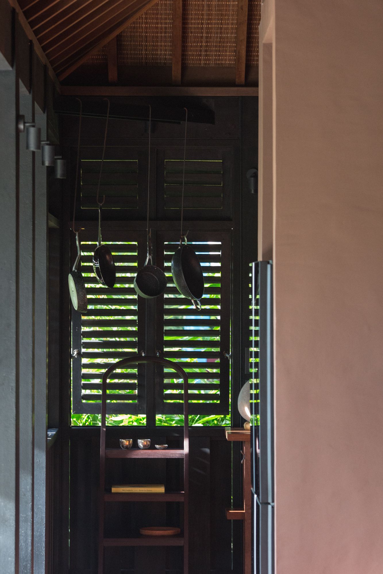Located just behind the dining area, the kitchen contains both modern and traditional elements at the same time