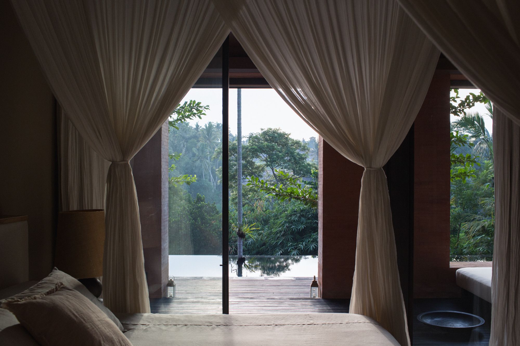 The twin rooms on the ground floor features sliding doors that open out to the infinity swimming pool
