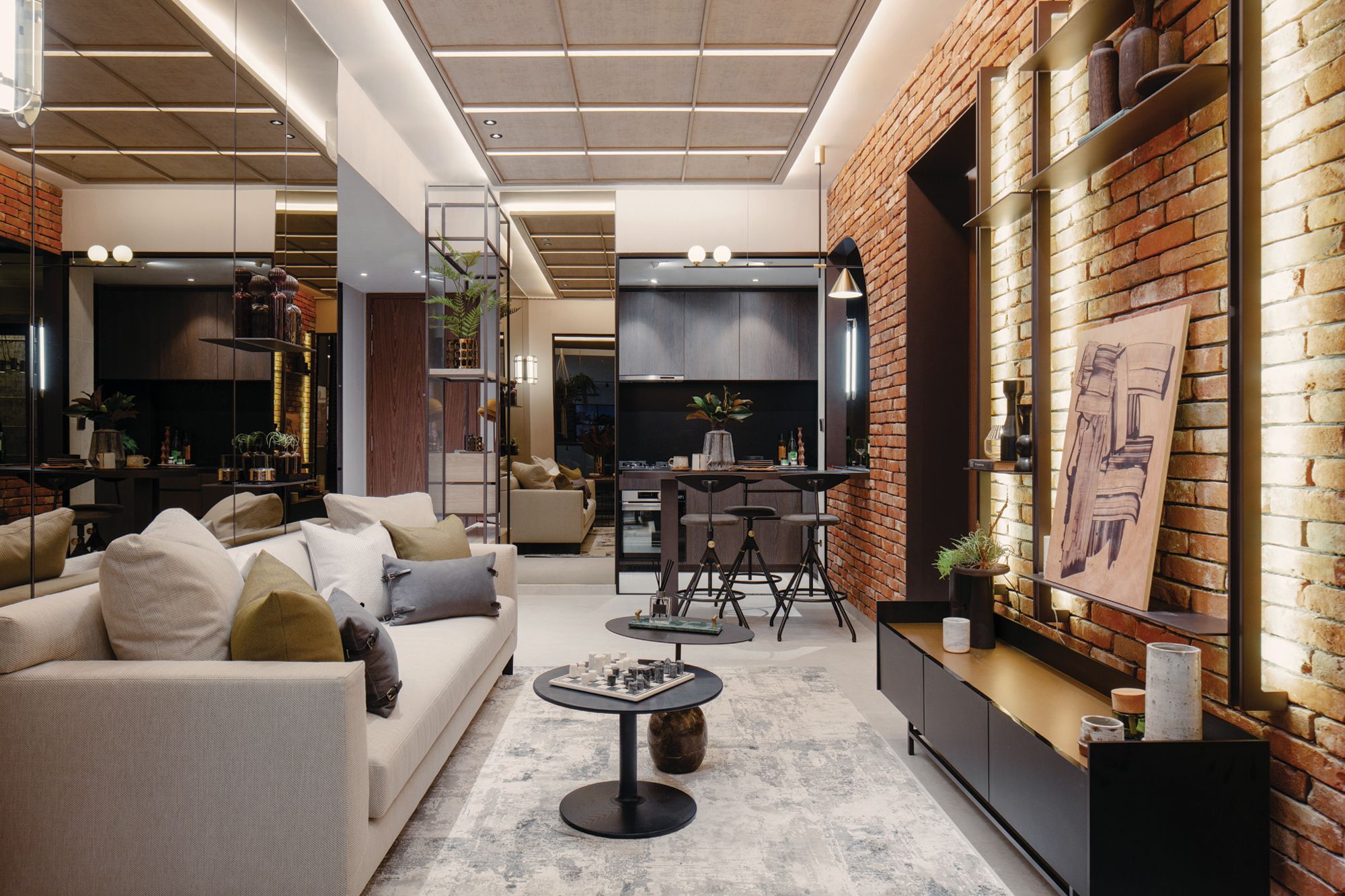 Bronze-tinted mirrors enhance the sense of space in the show unit