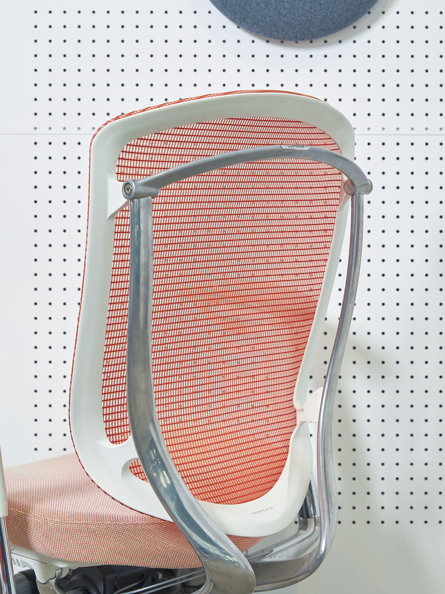 The Contessa II task chair from Okamura features the brand’s iconic polished frame, and a backrest and seat in various colours such as the orange hue pictured here