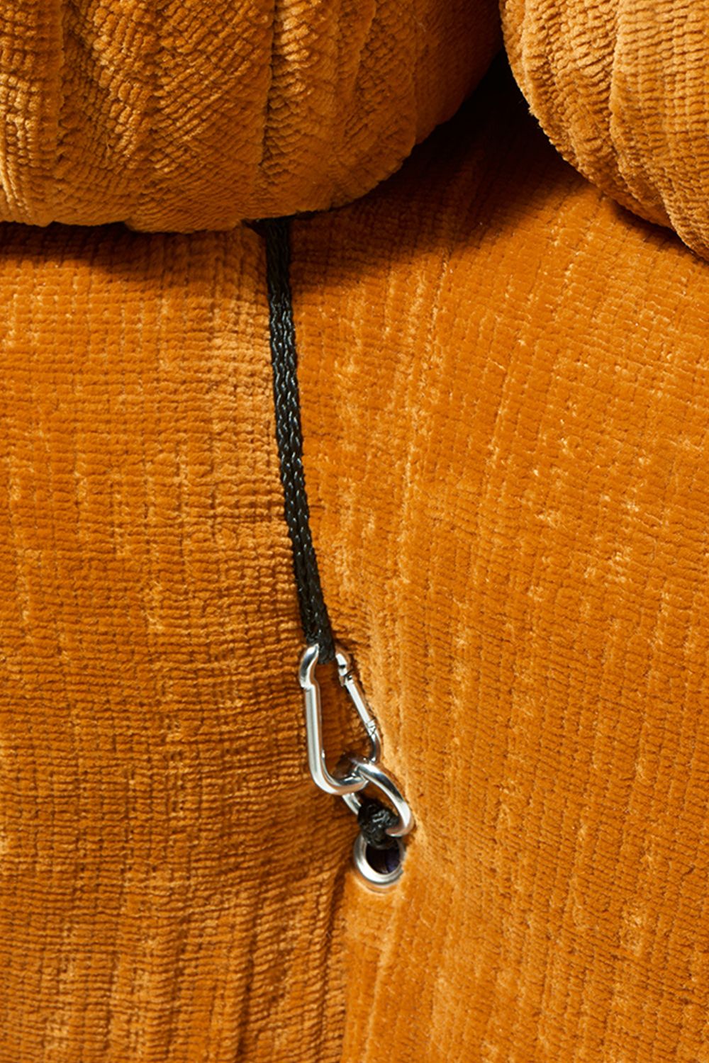 A close-up look at the carabiners and cables that link the different modules of the Camaleonda together Image: Courtesy of B&B Italia